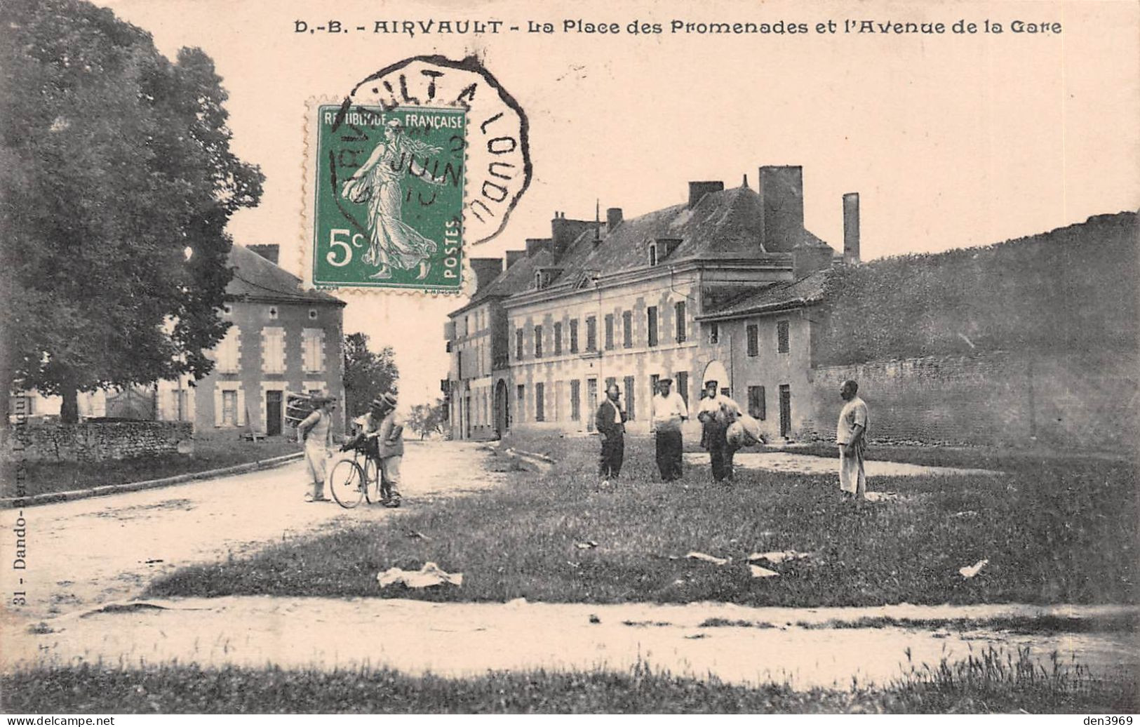 AIRVAULT (Deux-Sèvres) - La Place Des Promenades Et L'Avenue De La Gare - Voyagé 1910 (2 Scans) Fontenay-le-Comte 85 - Airvault