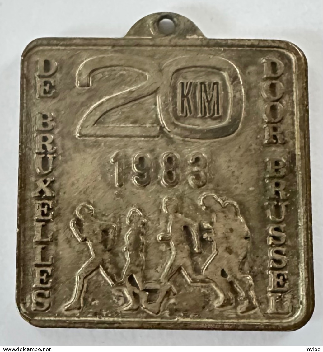 Médaille. 20 KM De Bruxelles. 20 KM Door Brussel. 1983. Sport. 1/2 Marathon. - Athlétisme