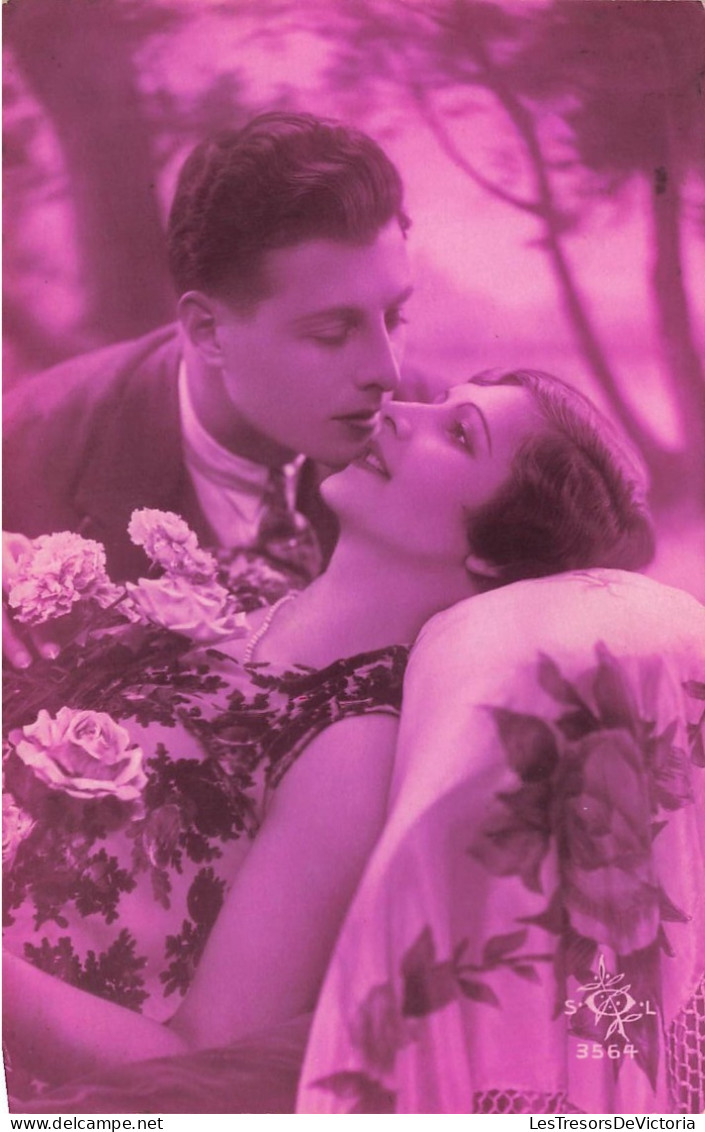 COUPLE - Couple Sur Le Point De S'embrasser - Carte Postale Ancienne - Couples