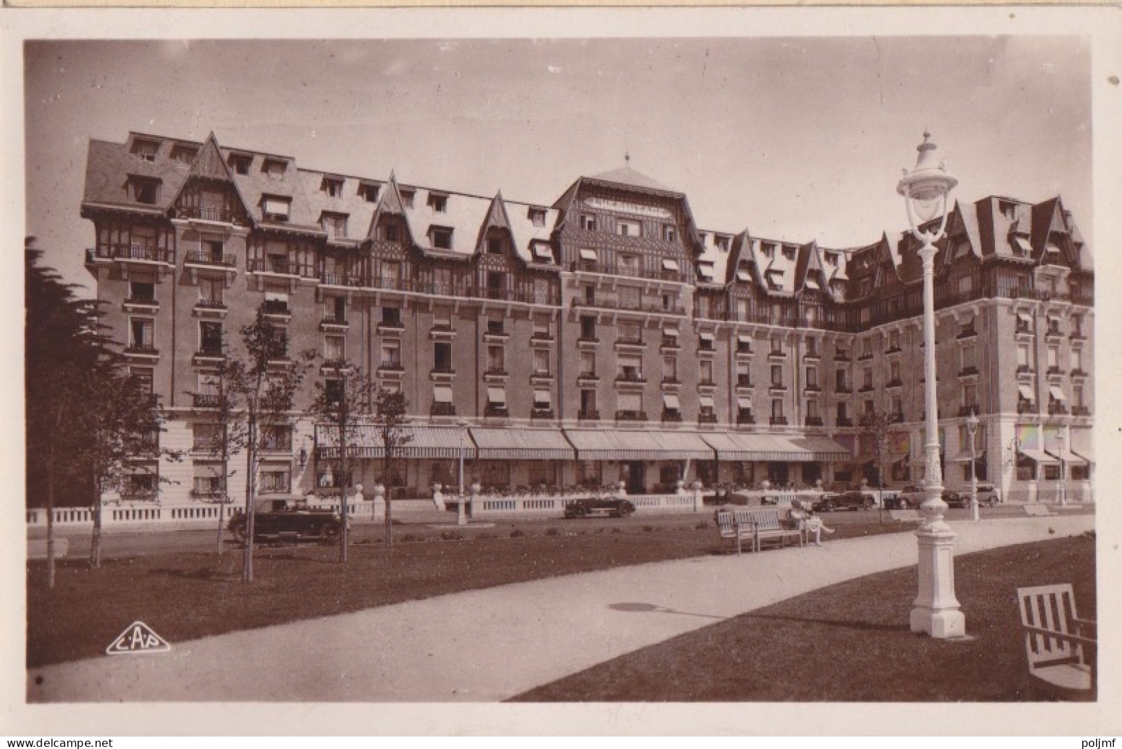 CP (La Baule - Hôtel L'Hermitage) Obl. Krag Le Pouliguen Le 30 VI 45 Sur 1f Dulac Violet N° 689 Pour Nantes - 1944-45 Marianne Of Dulac