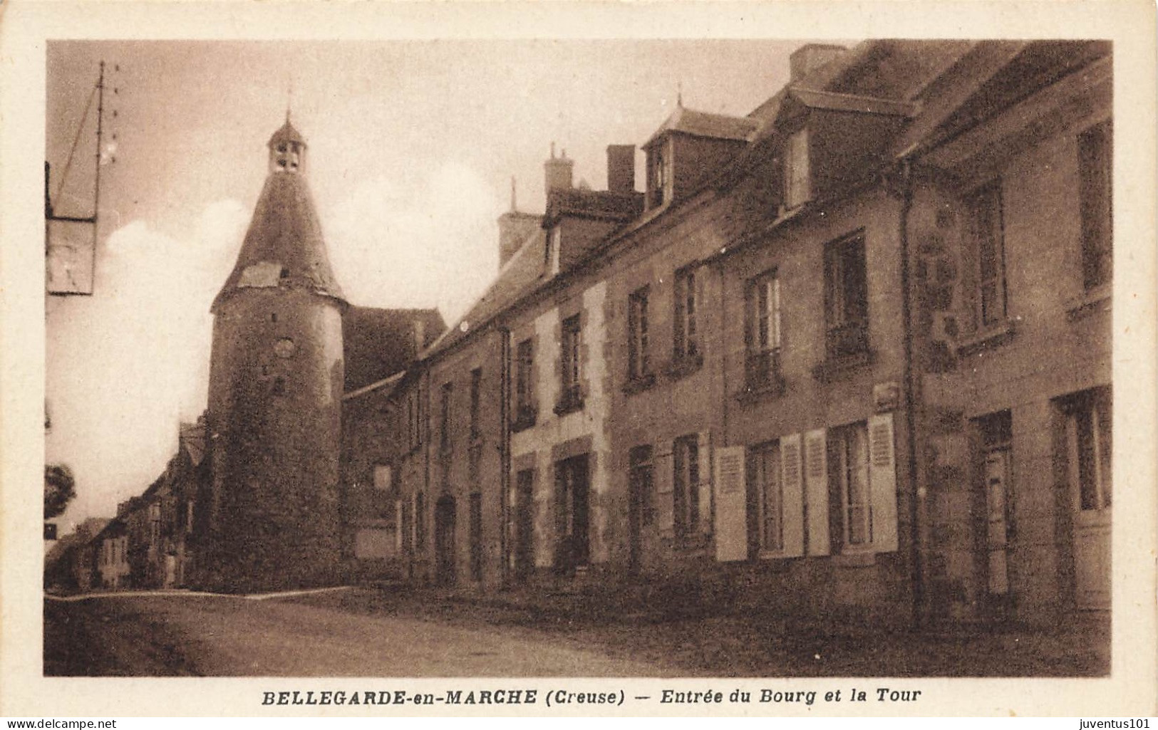 CPA Bellegarde En Marche-Entrée Du Bourg Et La Tour      L2604 - Bellegarde