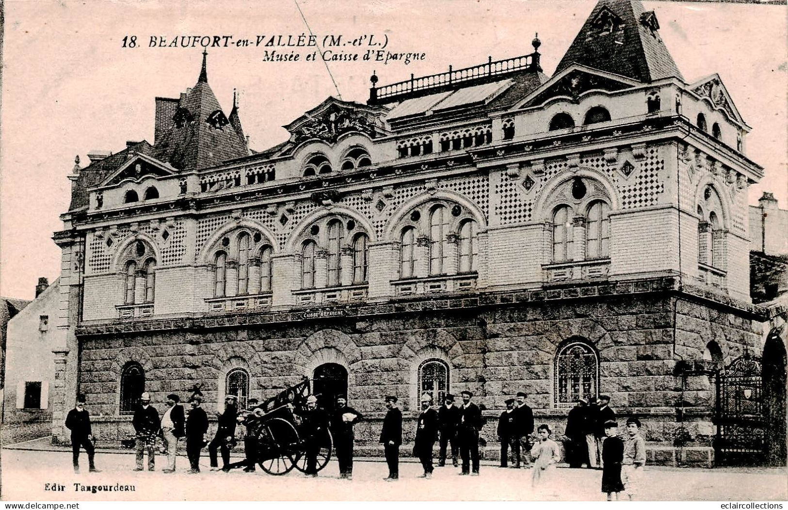 Beaufort En  Vallée       49       Mairie Et Caisse D'Epargne  -  Pompiers -        (voir Scan) - Sonstige & Ohne Zuordnung