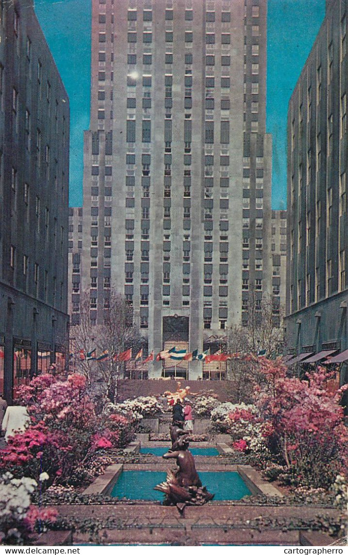 United States NY New York City The Channel Gardens In Spring Dress - Autres Monuments, édifices