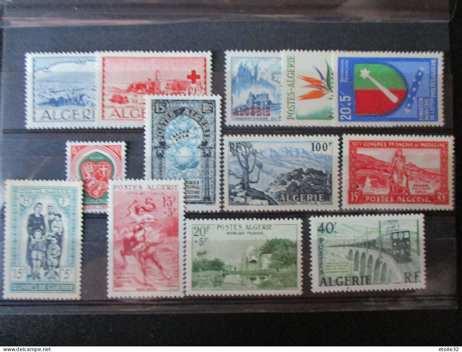 ALGERIE  Série ** MNH - Colecciones & Series