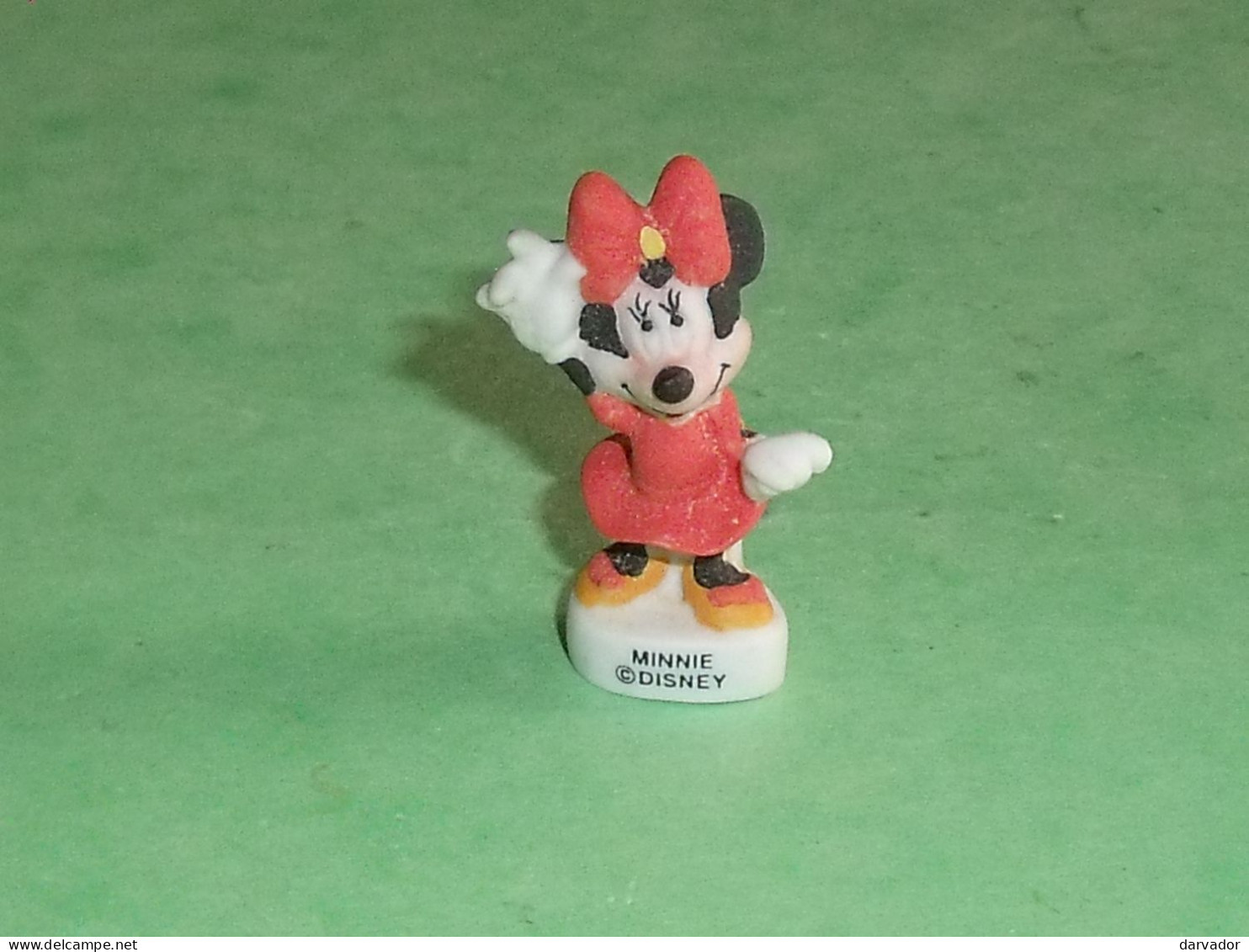 Fèves / Fève / Disney : Mickey , Minnie  " Mat "  T134 - Disney