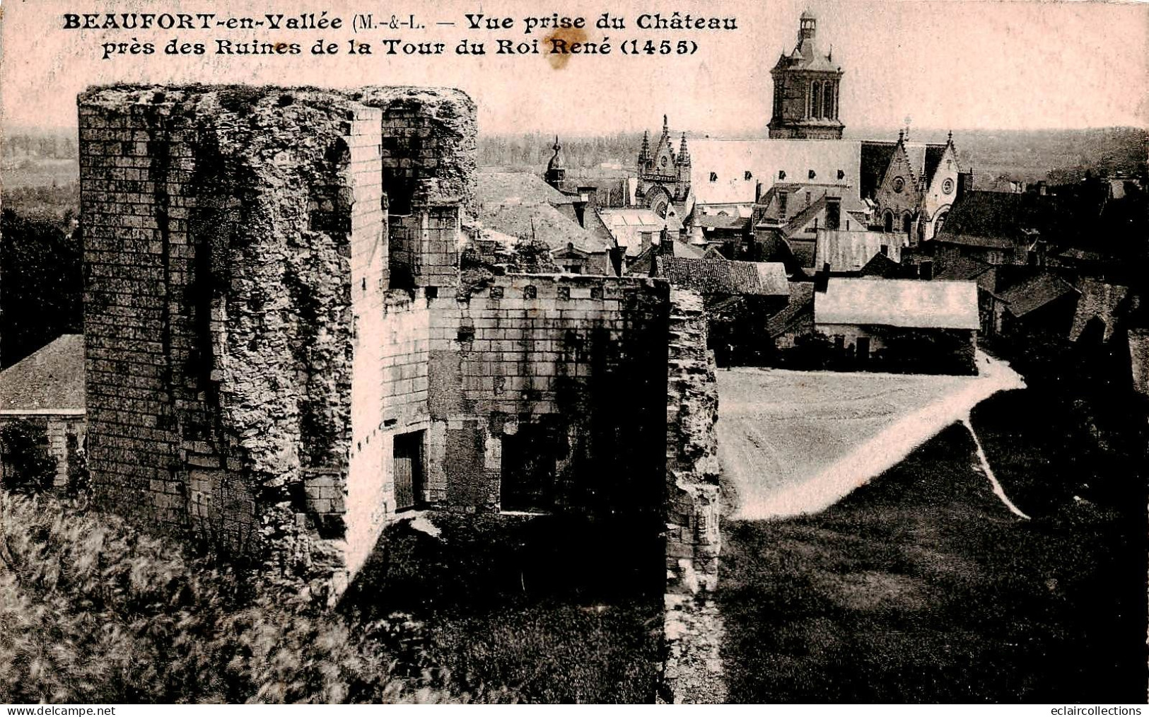 Beaufort En  Vallée       49             Vue Prise Du Château Près Des Ruines       (voir Scan) - Andere & Zonder Classificatie