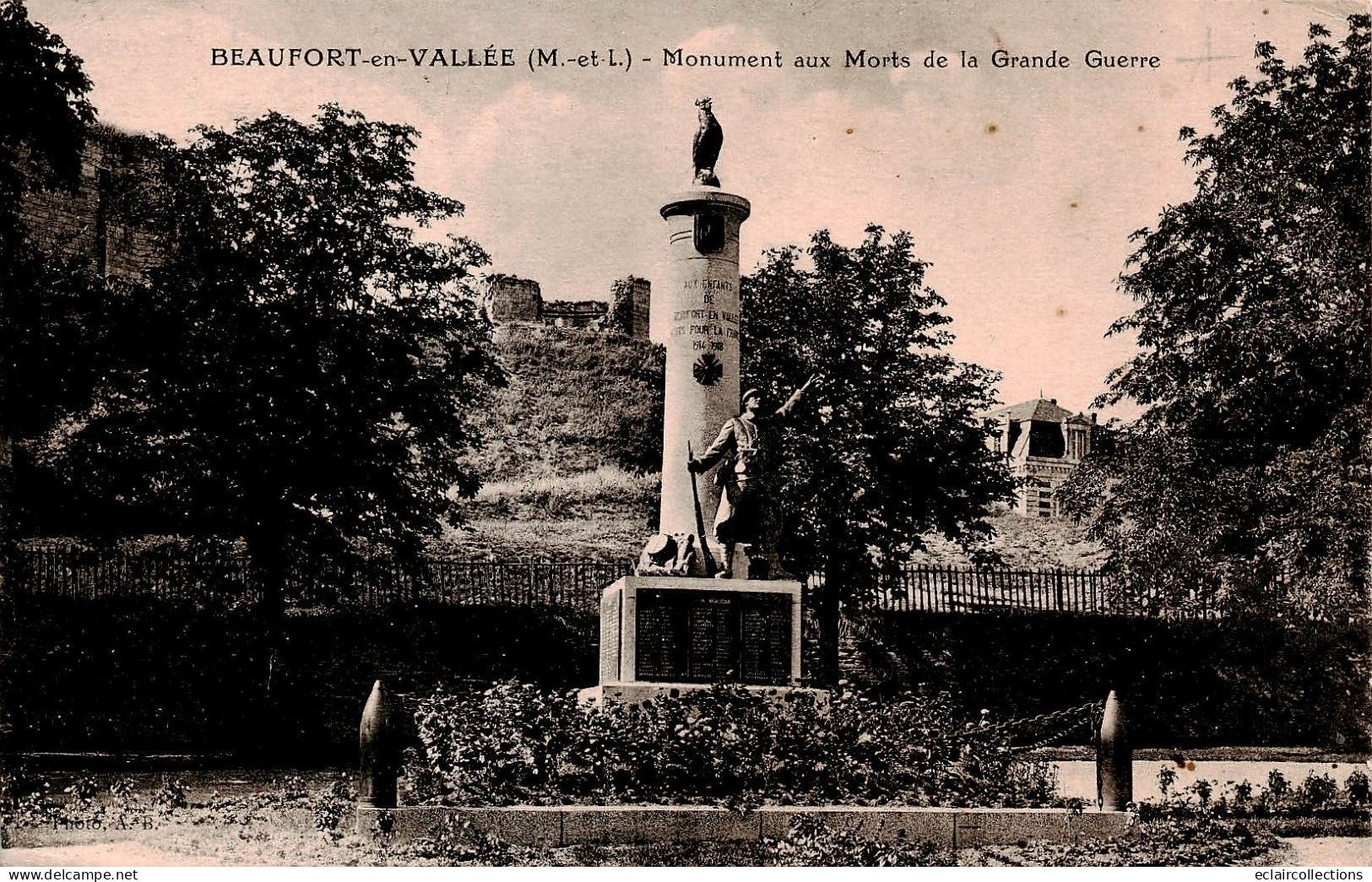 Beaufort En  Vallée       49           Monument Aux Morts De La Grande Guerre          (voir Scan) - Autres & Non Classés