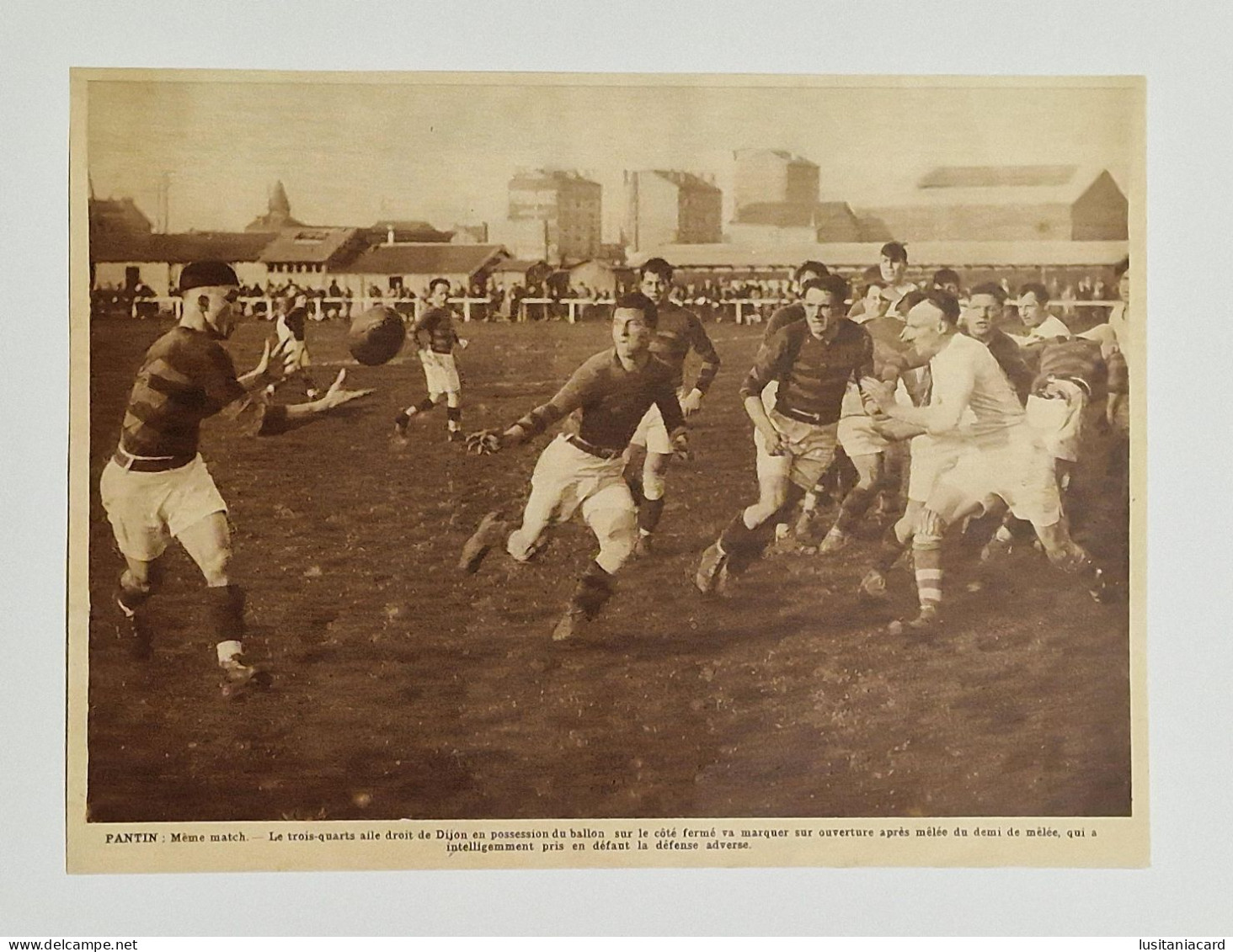 FRANCE - PANTIN - Même Match.- Le Trois-quarts Aile Droit De Dijon En Possession Du Ballon Sur Le  .... Découpis - Rugby