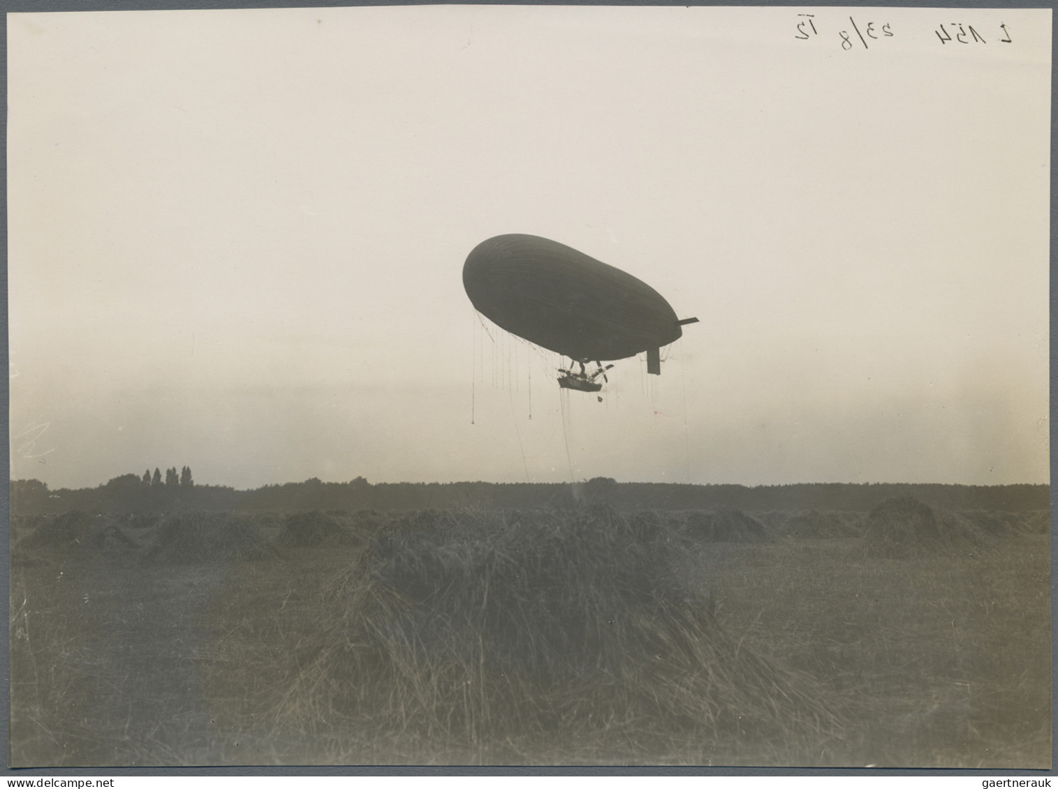 Thematics: zeppelin: 1910/1945 (ca): Posten mit dutzenden Zeppelin Photos, dazu