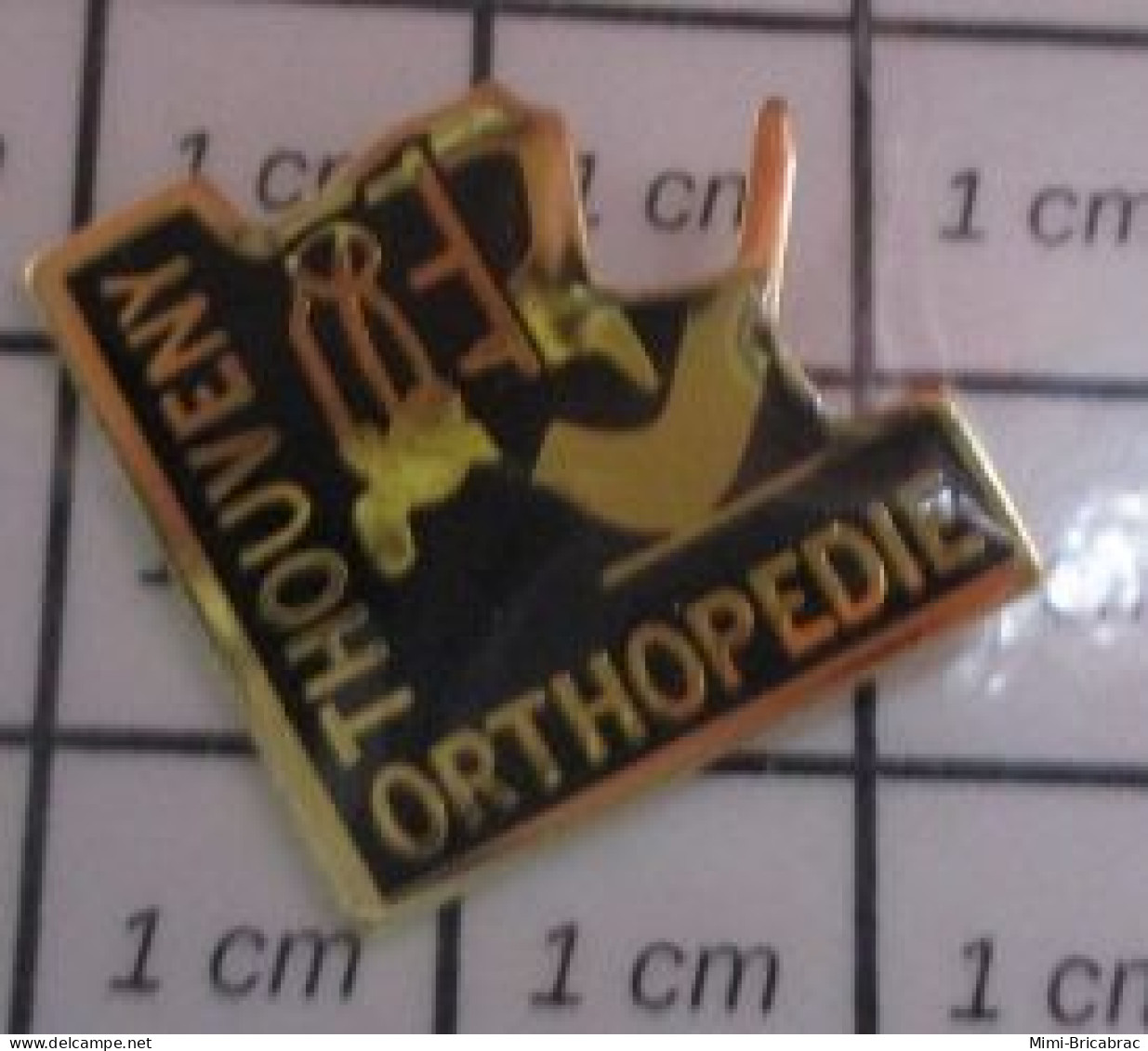 615D Pin's Pins / Beau Et Rare / MEDICAL / THOUVENY ORTHOPEDIE - Médical