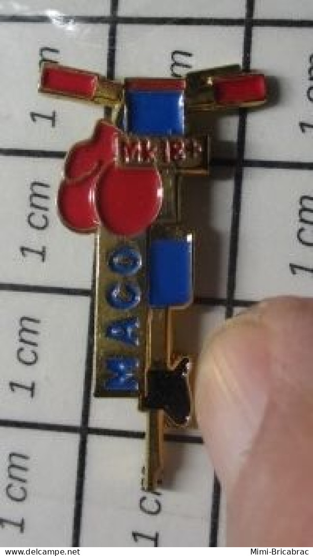 615D Pin's Pins / Beau Et Rare / SPORTS / GANTS DE BOXE ROUGE MACO - Boxe