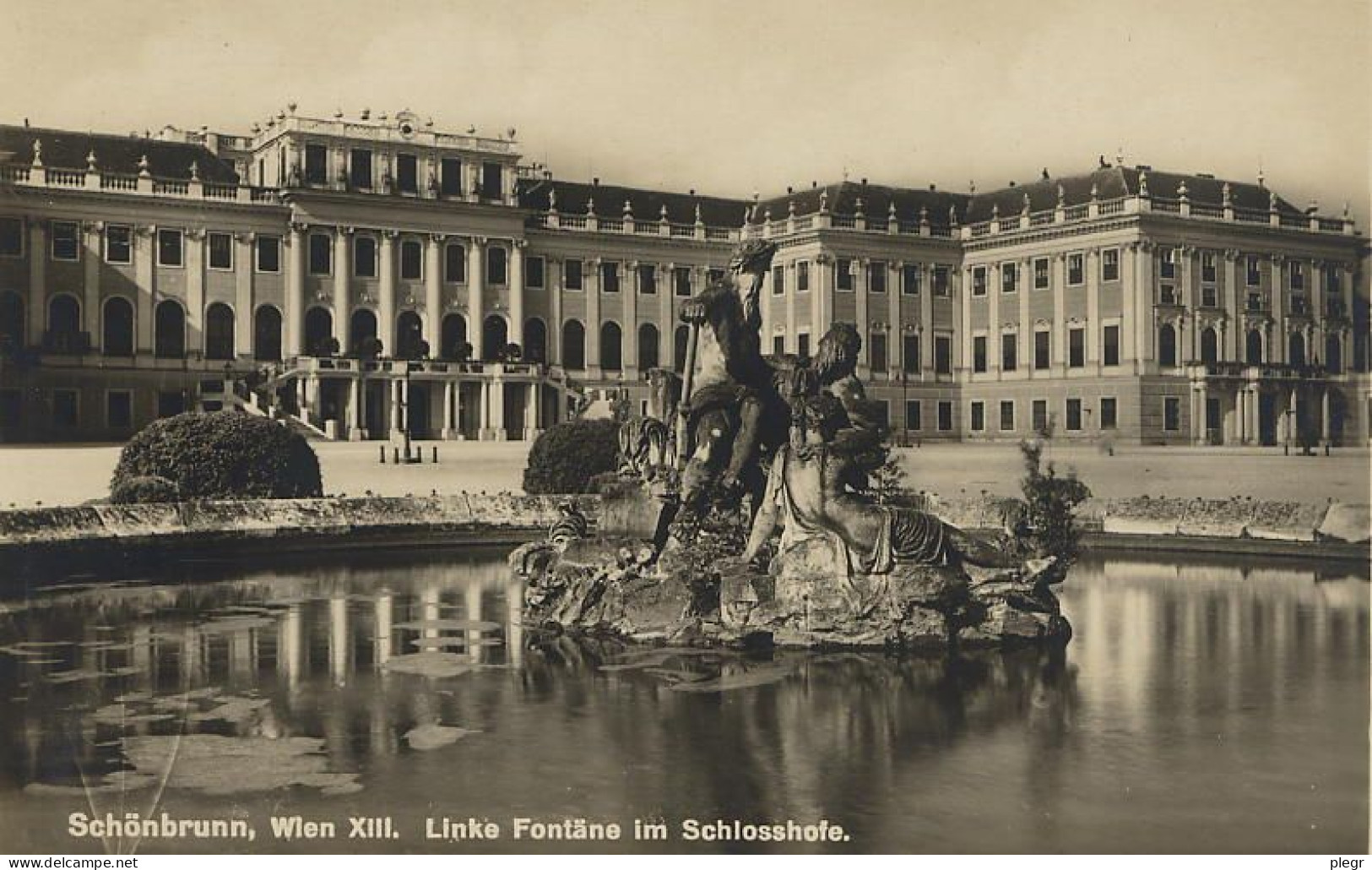 AUT08 01 45 - WIEN / VIENNE - SCHÖNBRUNN - LINKE FONTÄNE IM SCHLOSSHOFE - Palacio De Schönbrunn