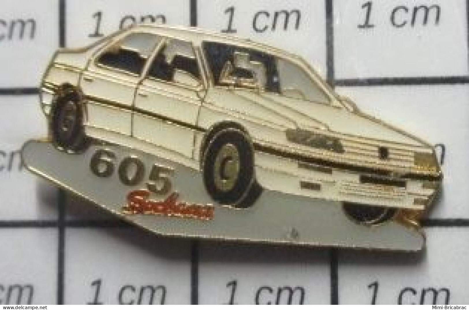 615e Pin's Pins / Beau Et Rare / AUTOMOBILES / PEUGEOT 605 USINE DE SOCHAUX - Peugeot