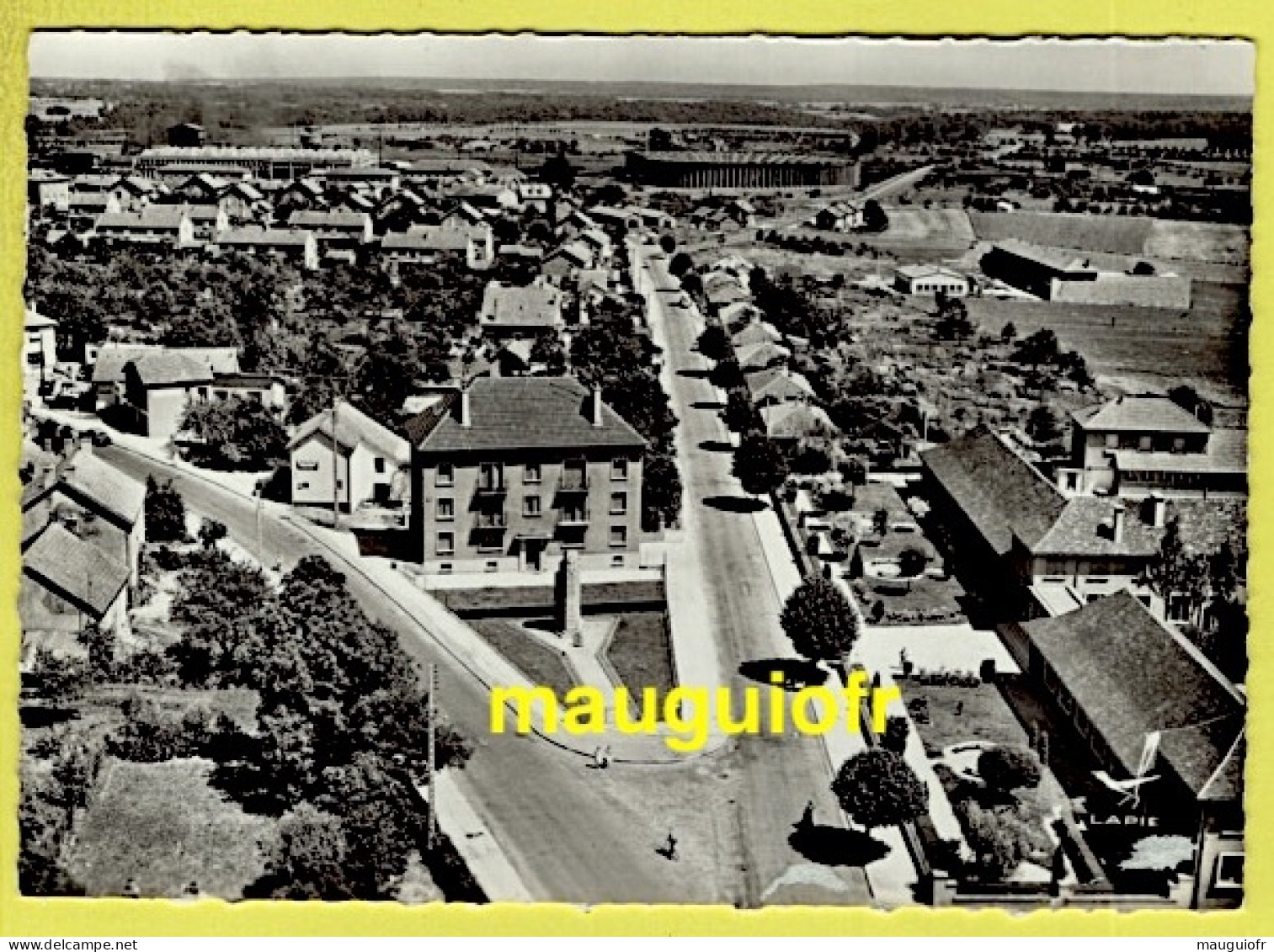 52 HAUTE MARNE / CHALINDREY / VUE AÉRIENNE, AU PREMIER PLAN LE MONUMENT DE LA RÉSISTANCE / 1968 - Chalindrey