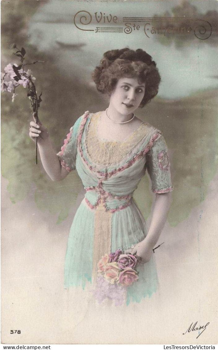 FÊTES ET VOEUX - Vive Ste Catherine - Jeune Femme Avec Un Bouquet De Fleurs - Carte Postale Ancienne - Saint-Catherine's Day