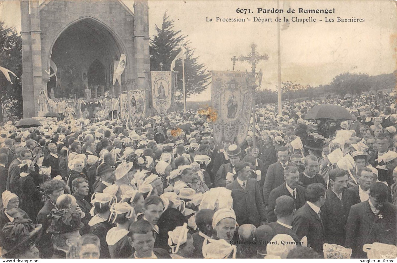 CPA 29 PARDON DE RUMENGOL / LA PROCESSION / DEPART DE LA CHAPELLE / LES BANNIERES - Other & Unclassified