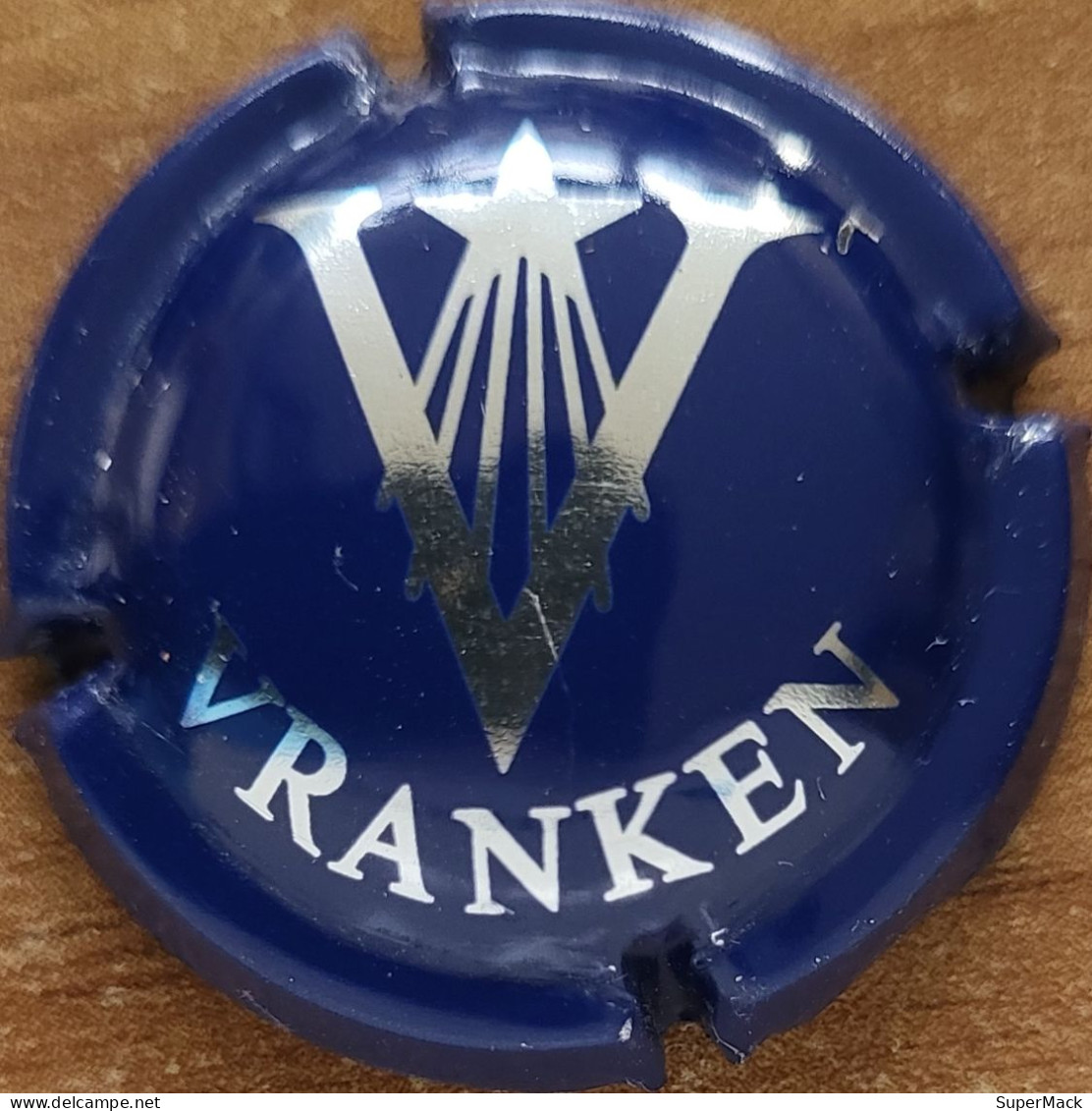 Capsule Champagne VRANKEN Série 02 - V Et étoile, Vranken En Bas, Lettres épaisses, Bleu Foncé & Argent Nr 16 - Vranken