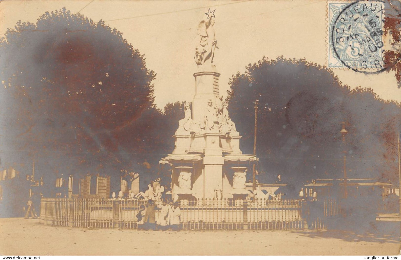 CPA ESPAGNE / BARCELONA / CARTE PHOTO / MONUMENT SUR UNE PLACE DE LA VILLE - Barcelona