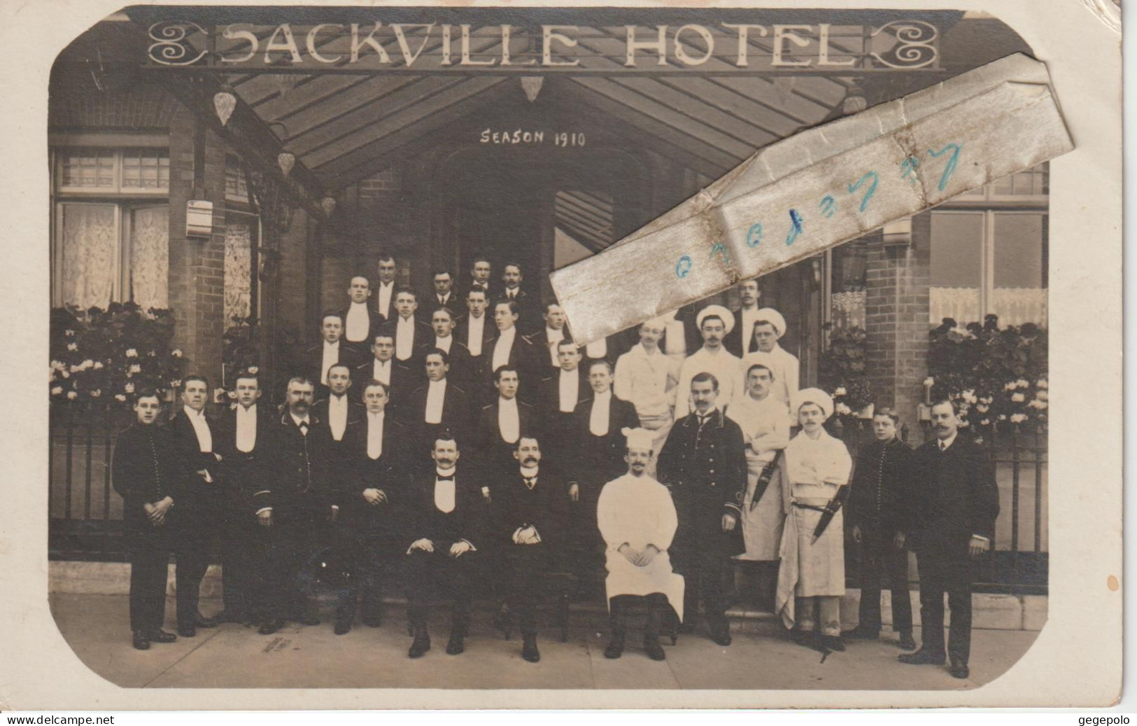 BEXHILL On SEA - Le Personnel Qui Pose Devant Le " SACKVILLE HOTEL " En 1910 ( Carte Photo )  Rare - Altri & Non Classificati