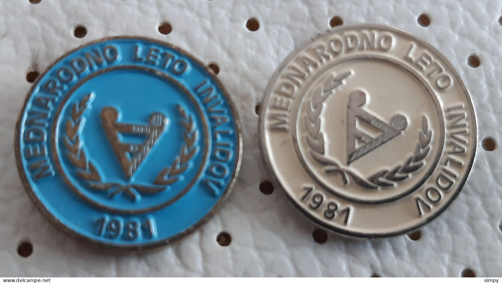 International Day Of Persons With Disabilities Disabled 1981 Deaf Blind Sourd Aveugle Slovenia Ex Yugoslavia Pins - Medizin