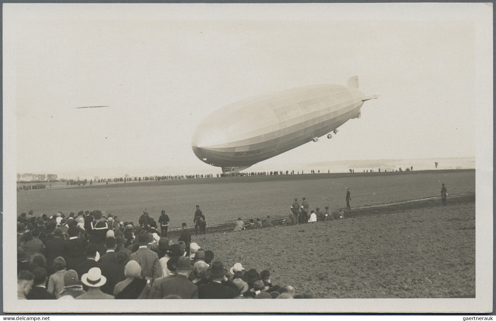 Ansichtskarten: Motive: ZEPPELIN: Over 140 Zeppelin postcards, mostly Real Photo