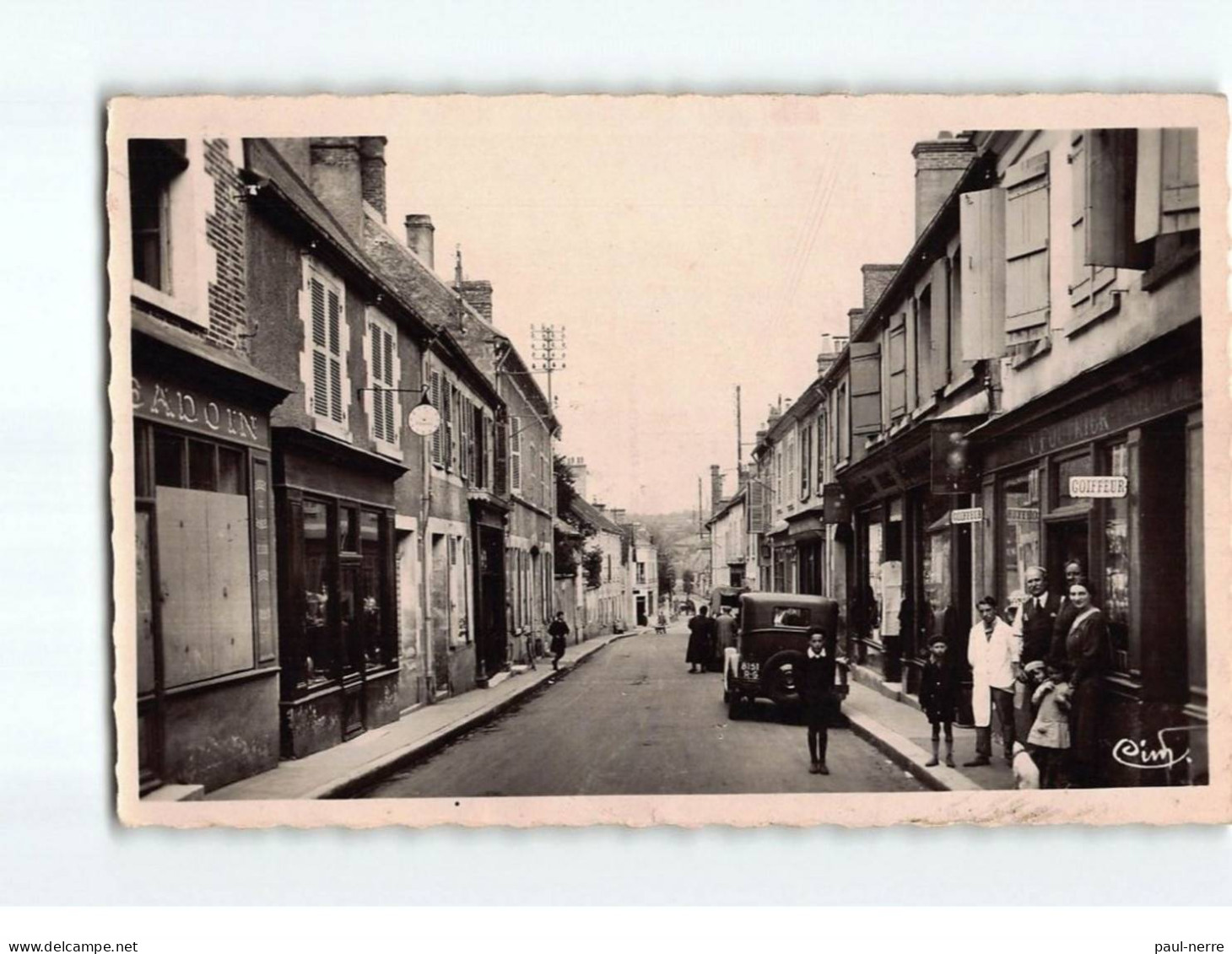 ST AMAND EN PUISAYE : La Grande Rue - état - Saint-Amand-en-Puisaye