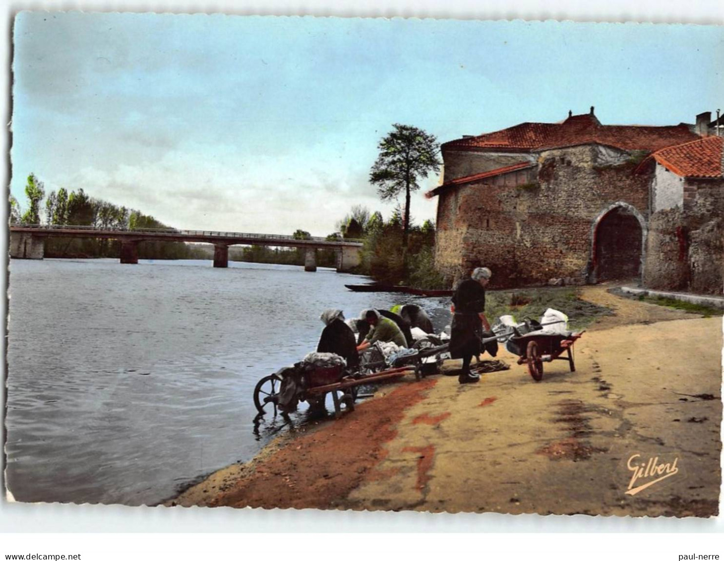 AVAILLES LIMOUZINE : La Vieille Porte De Ville Et Le Pont Sur La Vienne - Très Bon état - Availles Limouzine