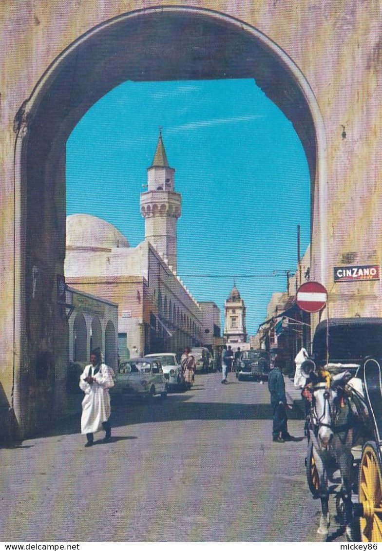 Libye--TRIPOLI --Suk El Muscir (animée, Voitures Dont Citroen 2CV, Belle Pub CINZANO ) - Libia