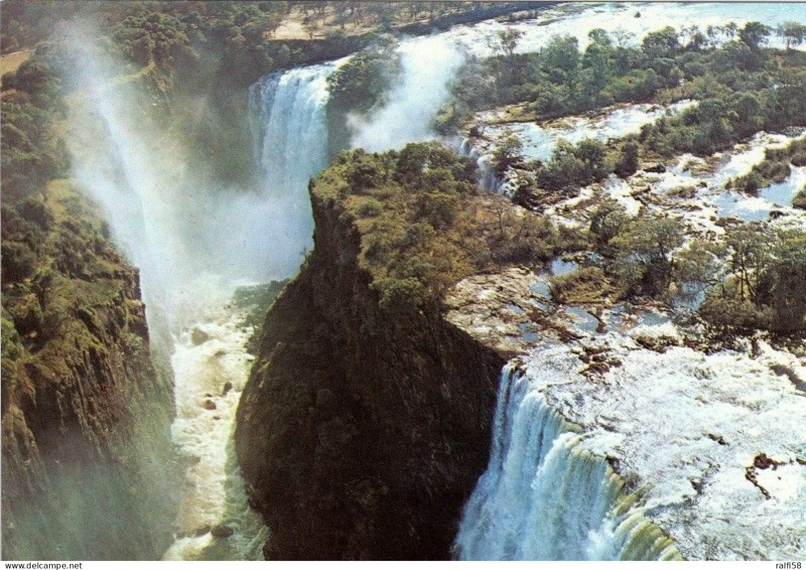 1 AK Simbabwe / Zimbabwe * Victoria Falls Mit Der Livingstone-Insel - Seit 1989 UNESCO Weltnaturerbe * - Zimbabwe