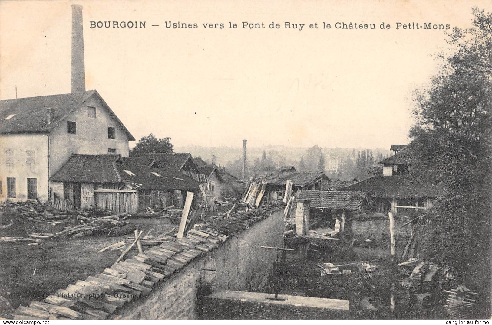 CPA 38 BOURGOIN / USINES VERS LE PONT DE RUY ET LE CHATEAU DE PETIT MONS - Bourgoin