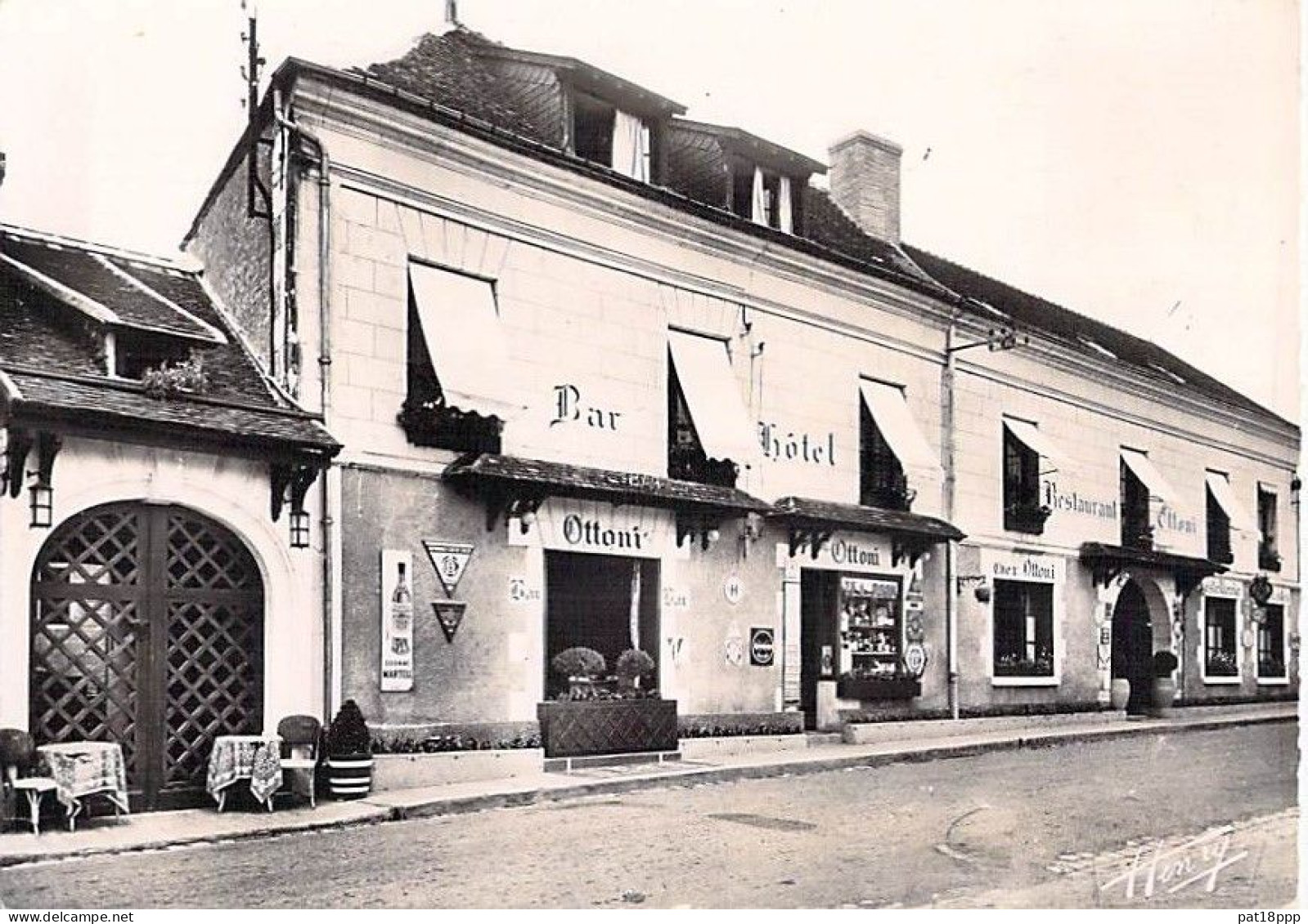 FRANCE - Joli lot de 20 CPSM dentelées HOTEL RESTAURANT Noir-Blanc Grand Format en BON 1er PLAN (1/2) BON ETAT