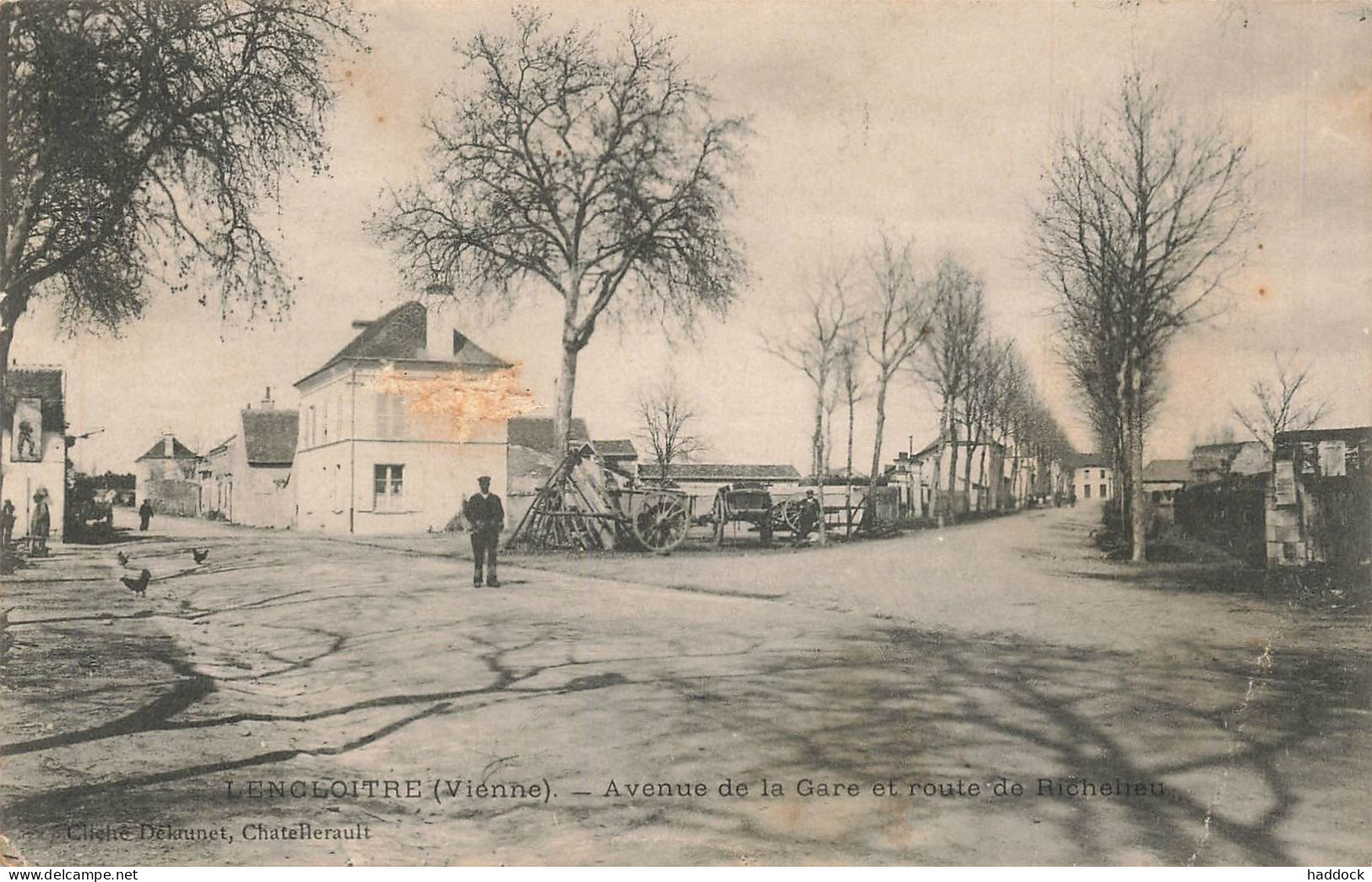 LENCLOITRE : AVENUE DE LA GARE ET ROUTE DE RICHELIEU - Lencloitre