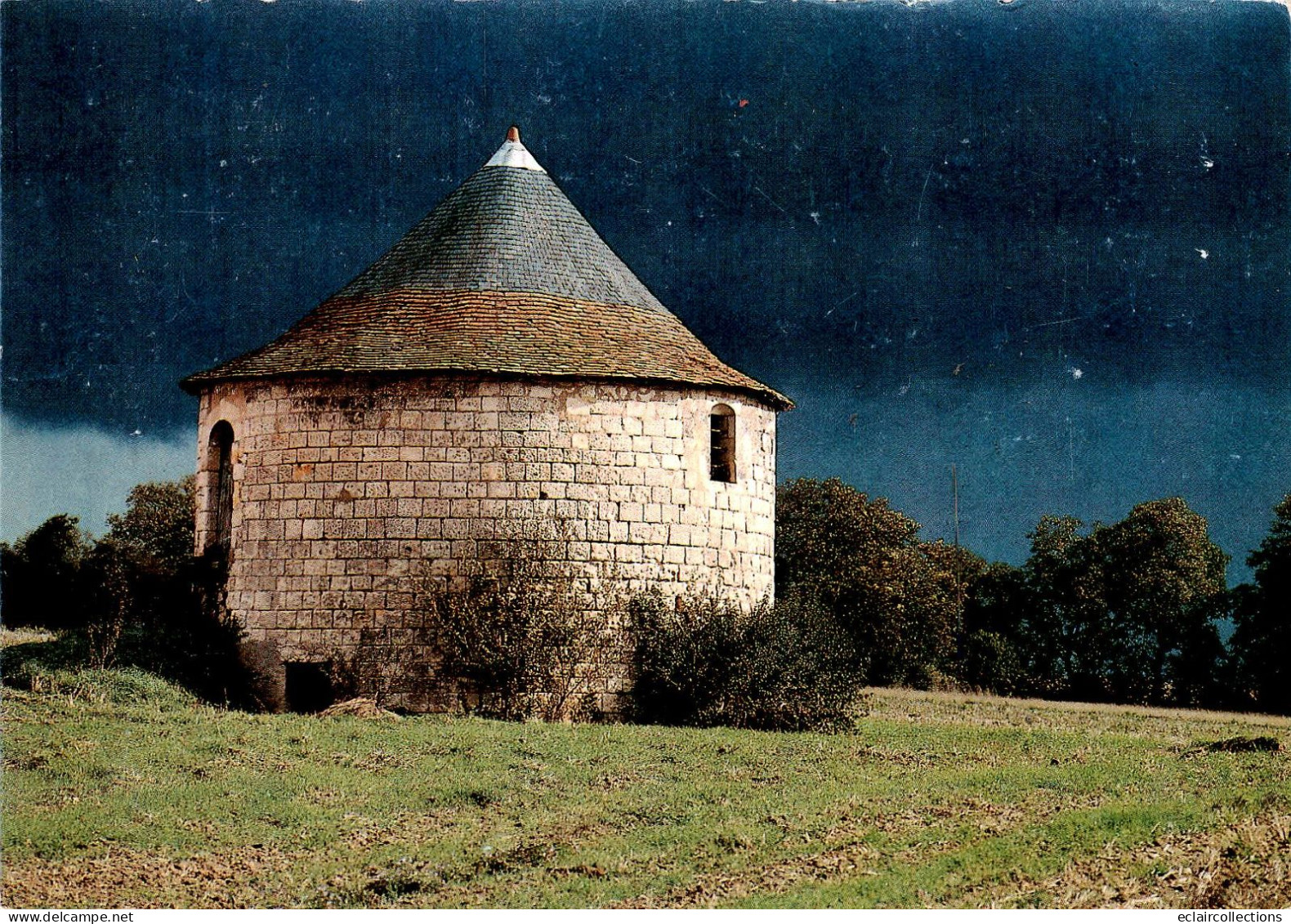 Beaufort En  Vallée   ??    49     Un Habitat ? Un Pigeonnier  Photographe De Beaufort    10x15    (voir Scan) - Autres & Non Classés