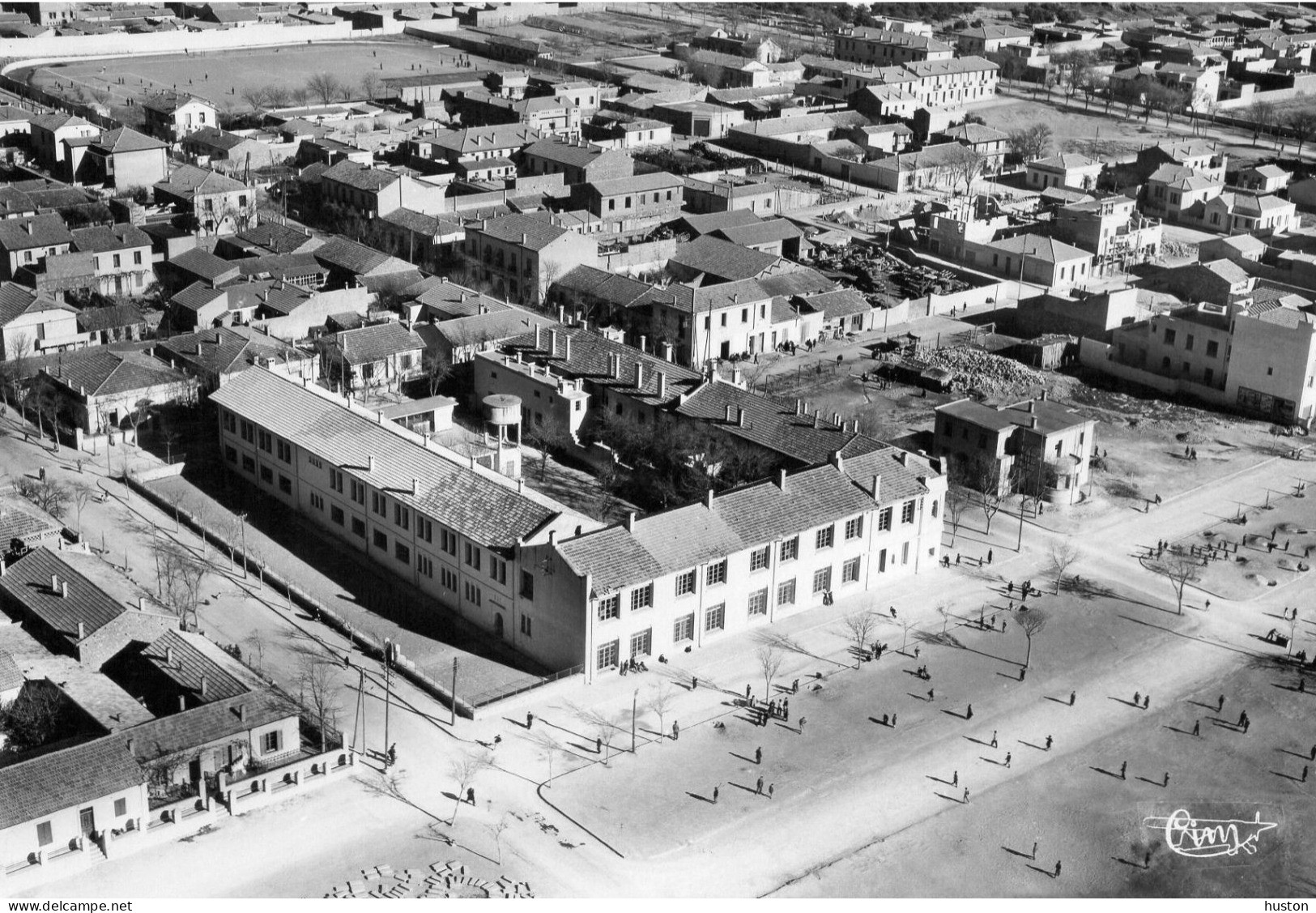 BATNA - CONSTANTINE - Vue Aérienne Sur La Ville, L'Ecole Du Stand, Le Stade - Batna