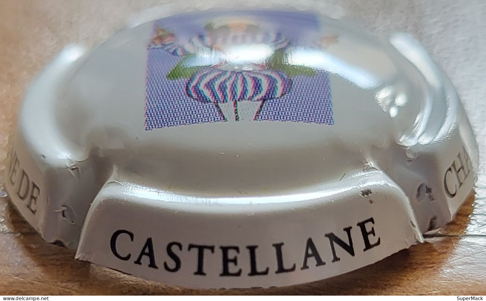 Capsule Champagne DE CASTELLANE Série Mousquetaire, Ecriture Sur Contour, Blanc, N°087c - De Castellane