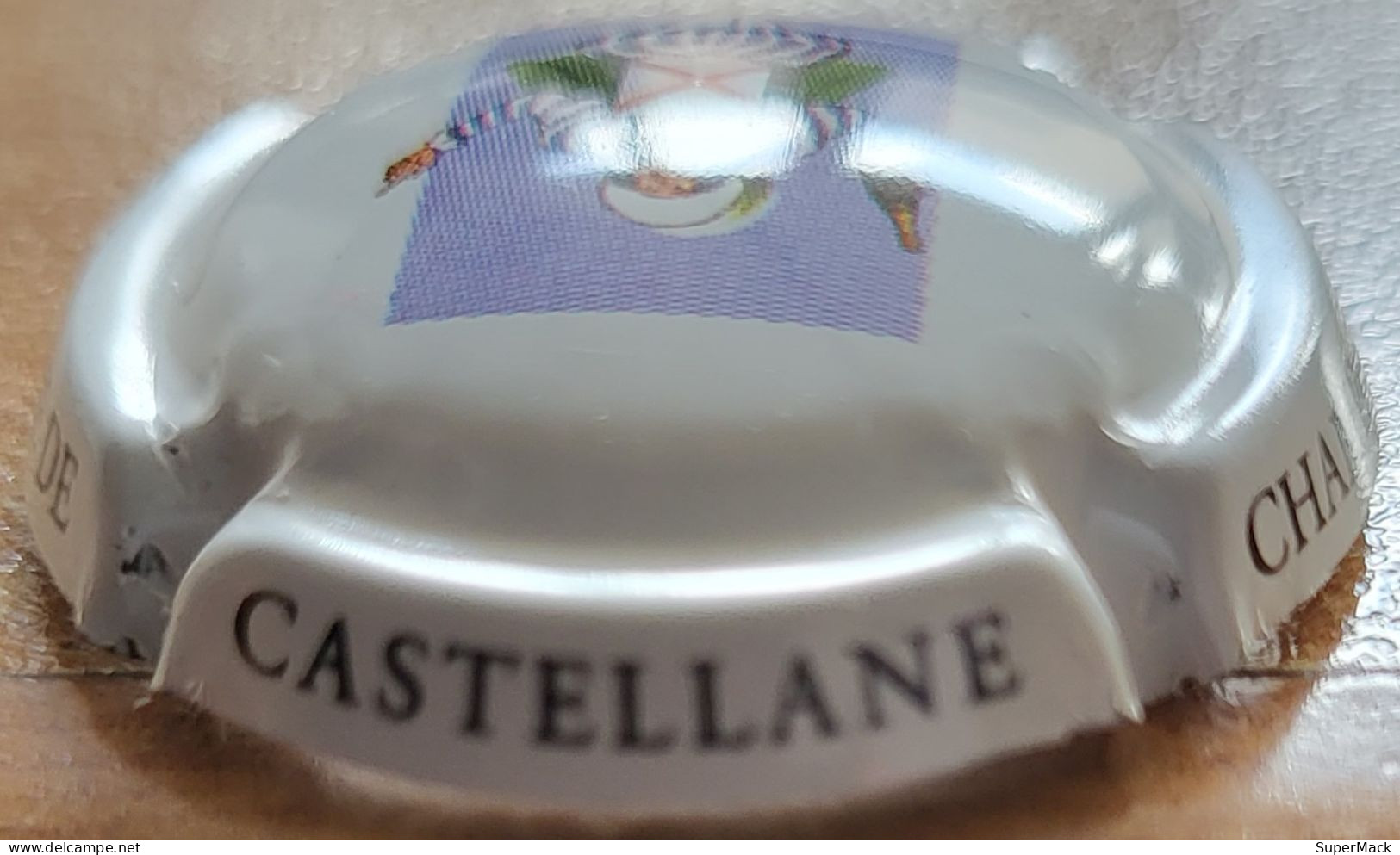 Capsule Champagne DE CASTELLANE Série Mousquetaire, Ecriture Sur Contour, Blanc, N°087c - De Castellane