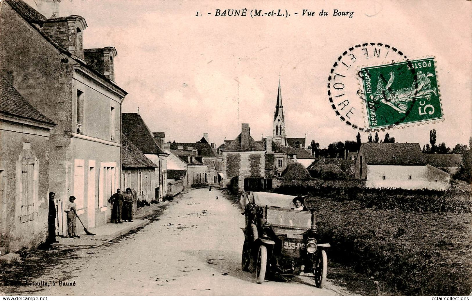 Bauné       49         Vue Du  Bourg.  Automobile   N° 1  (voir Scan) - Autres & Non Classés