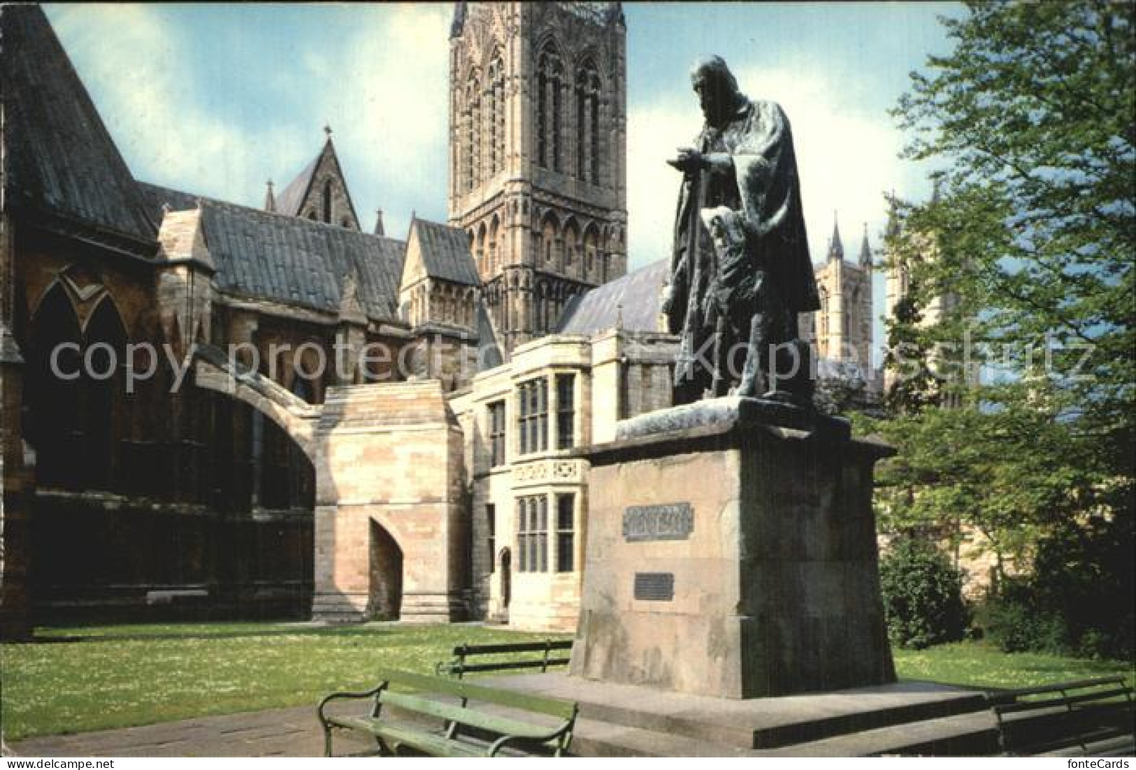 72578545 Lincoln Cathedral Und Tennyson Statue Lincoln - Andere & Zonder Classificatie