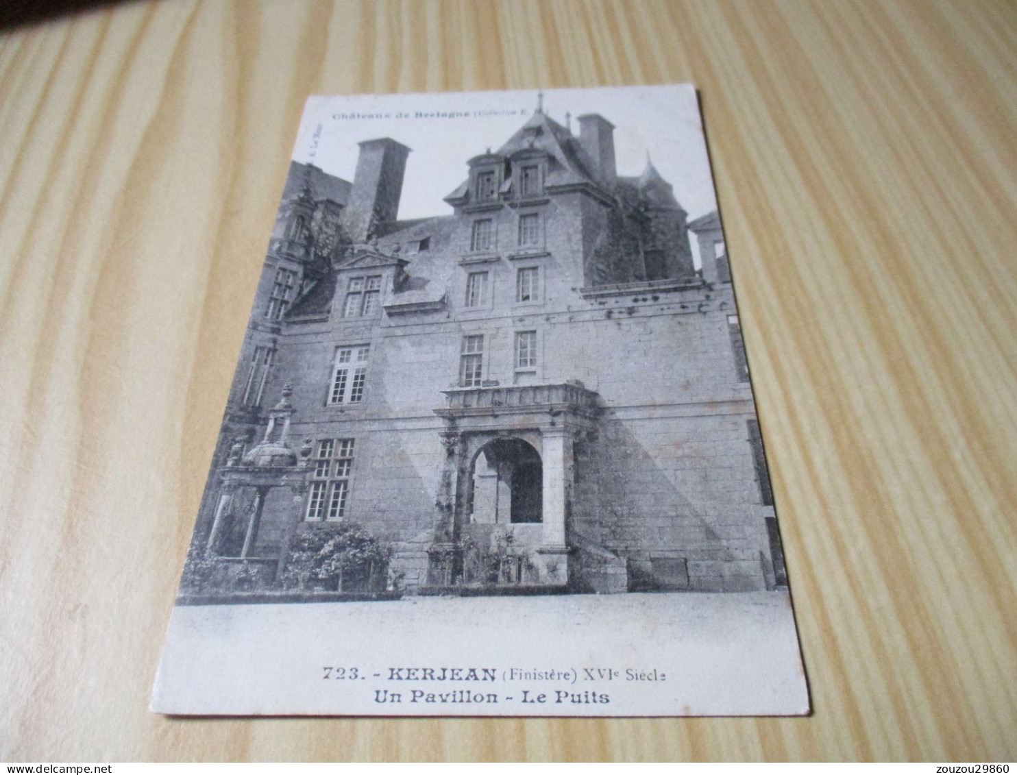 CPA Château De Kerjean (29).Un Pavillon - Le Puits. - Saint-Vougay