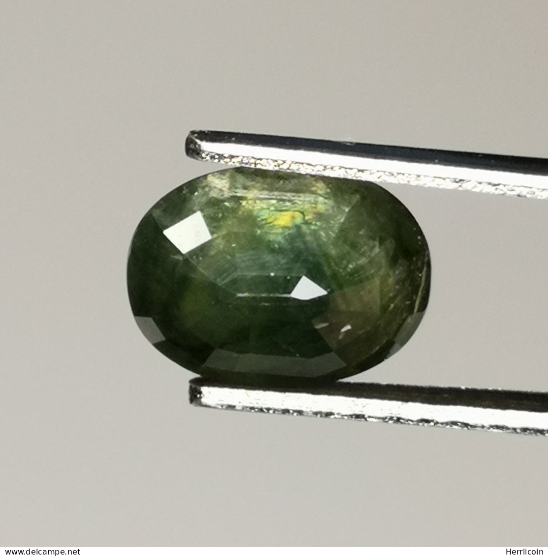 Saphir vert traité (BE) de Thaïlande - Ovale 2.18 Carats - 8.8 x 6.6 x 3.9 mm