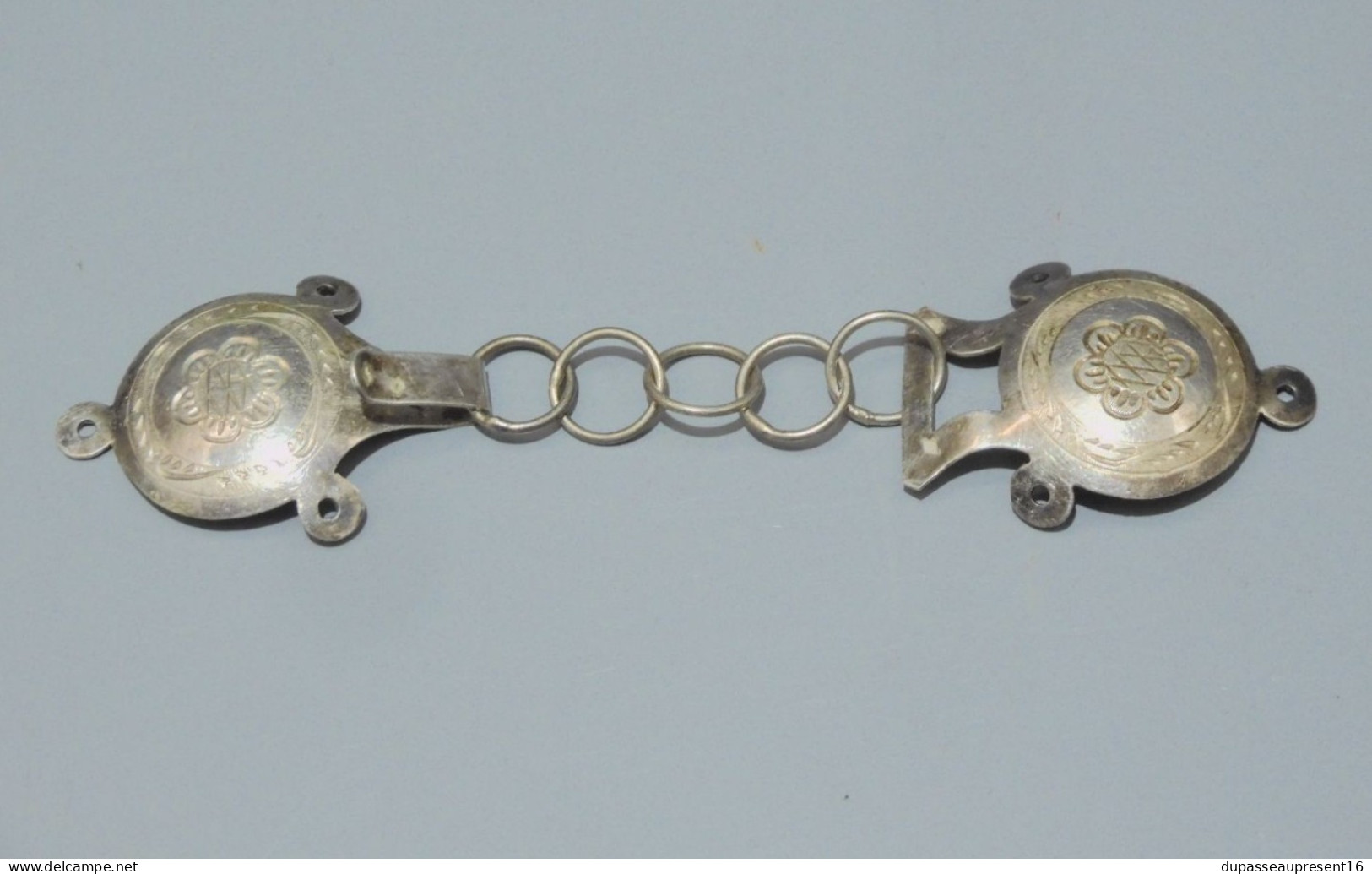 -BELLES ANCIENNES BOUCLES De CAPE ARGENT Poinçon Crabe + Orfèvre Vitrine  E - Autres & Non Classés