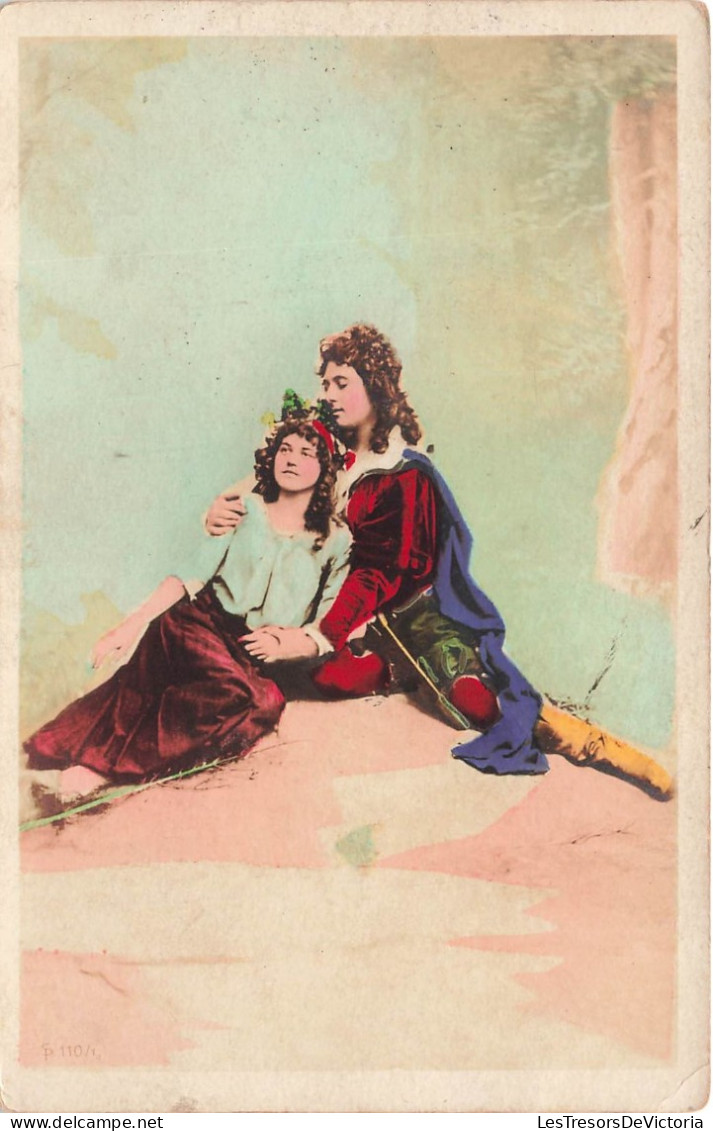 COUPLE - Un Couple Avachi Sur Le Sol - Carte Postale Ancienne - Paare