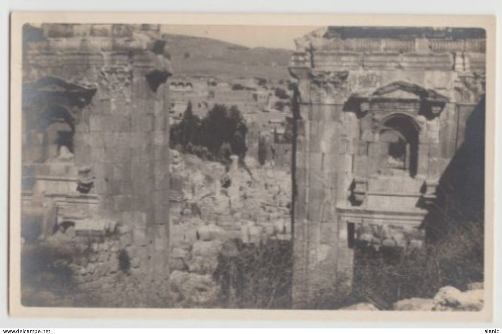 CARTE PHOTO-Cité Antique De Gérasa -Temple Du Soleil  Djerach -Entrée Aux Niches-TBE- Non Circulée - Jordanie