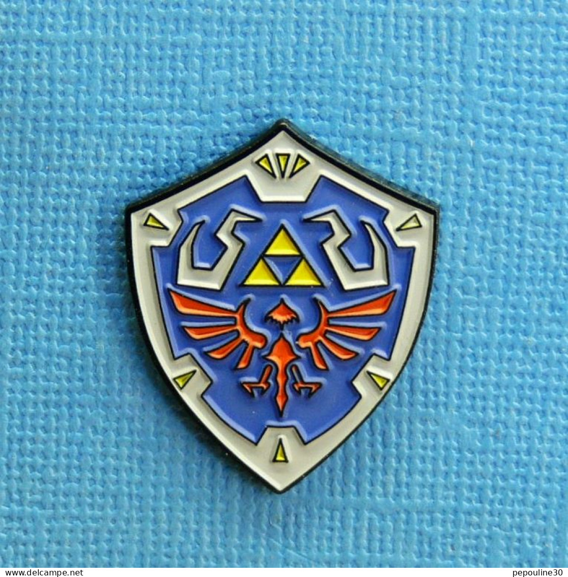 1 PIN'S /  ** NINTENDO / JEUX VIDÉO " THE LEGEND OF ZELDA " LE BOUCLIER ** - Giochi