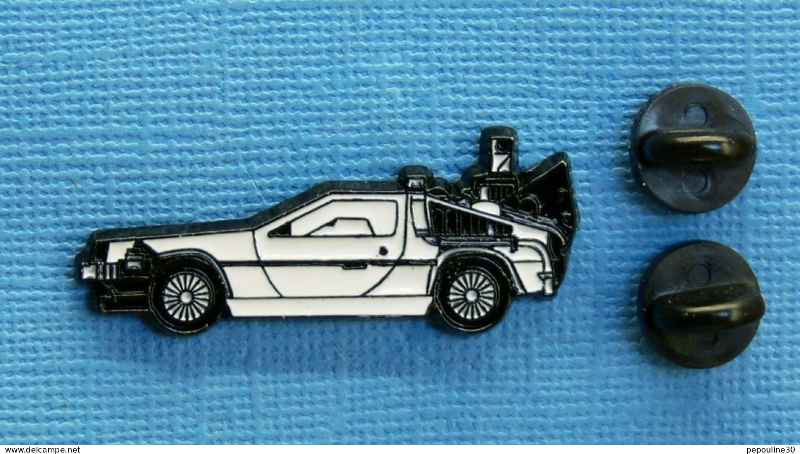 1 PIN'S /  ** RETOUR VERS LE FUTUR 2 / BACK TO THE FUTURE Part II / LA DELOREAN DMC-12 ** - Cinema