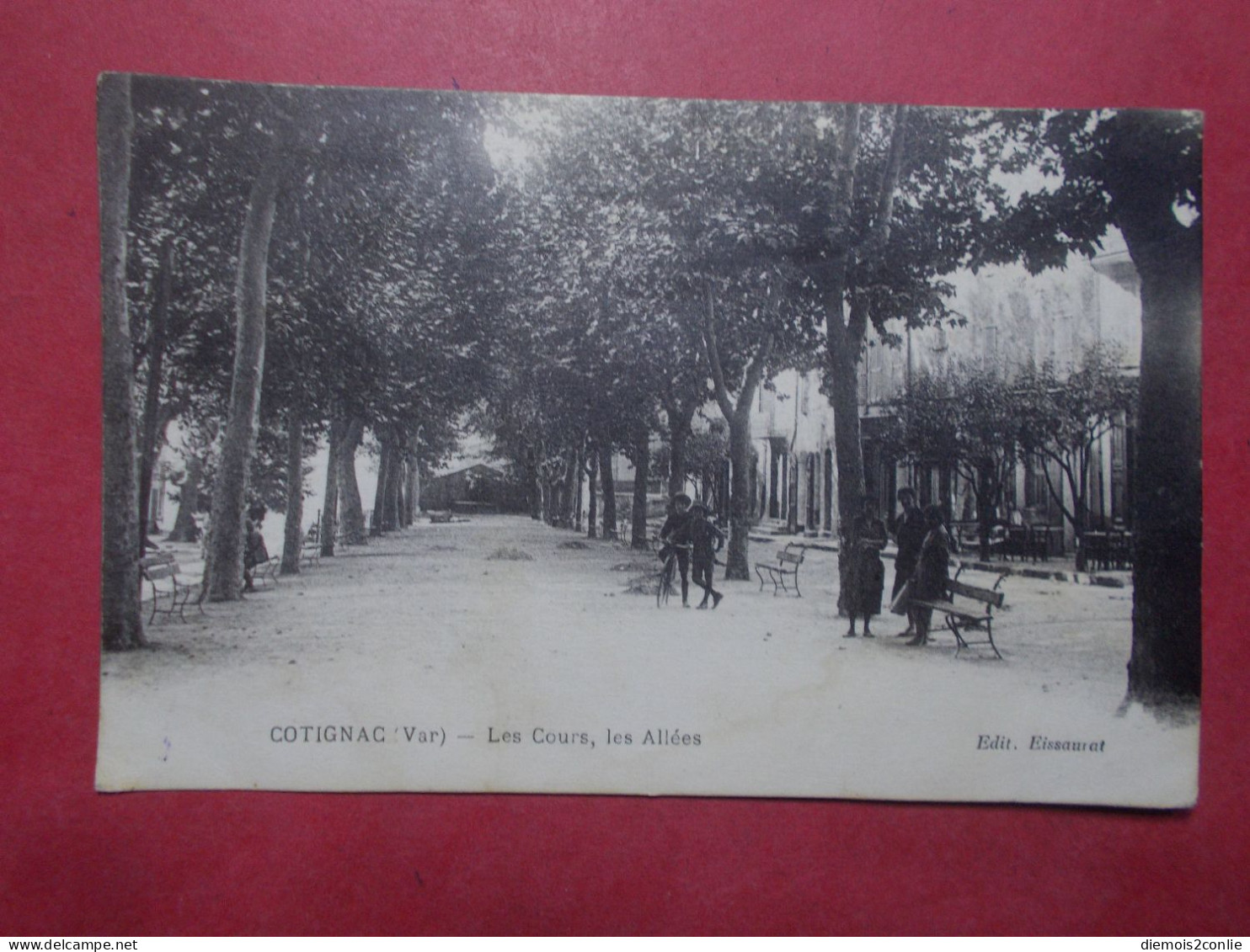 Carte Postale - COTIGNAC (83) - Les Cours, Les Allées (5051) - Cotignac