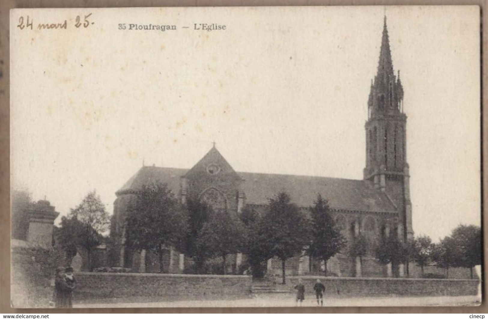 CPA 22 - PLOUFRAGAN - L'Eglise - TB PLAN EDIFICE RELIGIEUX + Petite Animation Devant - Ploufragan