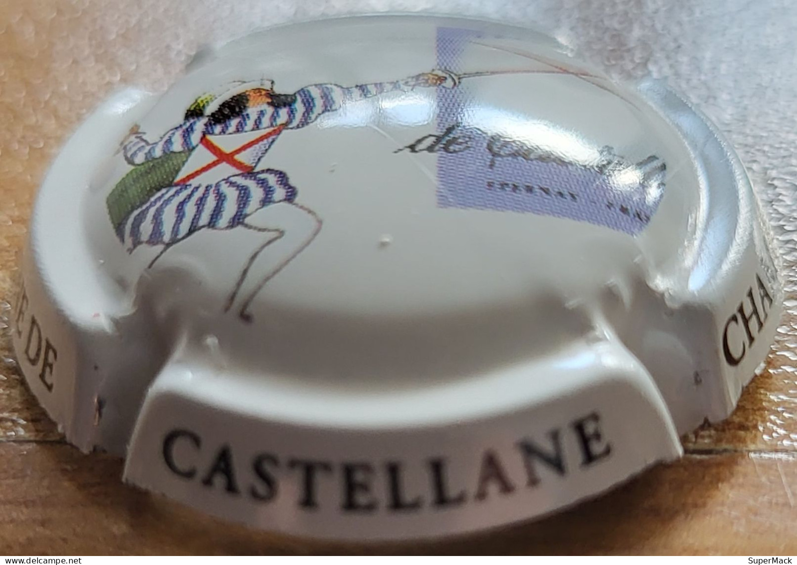 Capsule Champagne DE CASTELLANE Série Mousquetaire, Ecriture Sur Contour, Blanc, N°087g - De Castellane