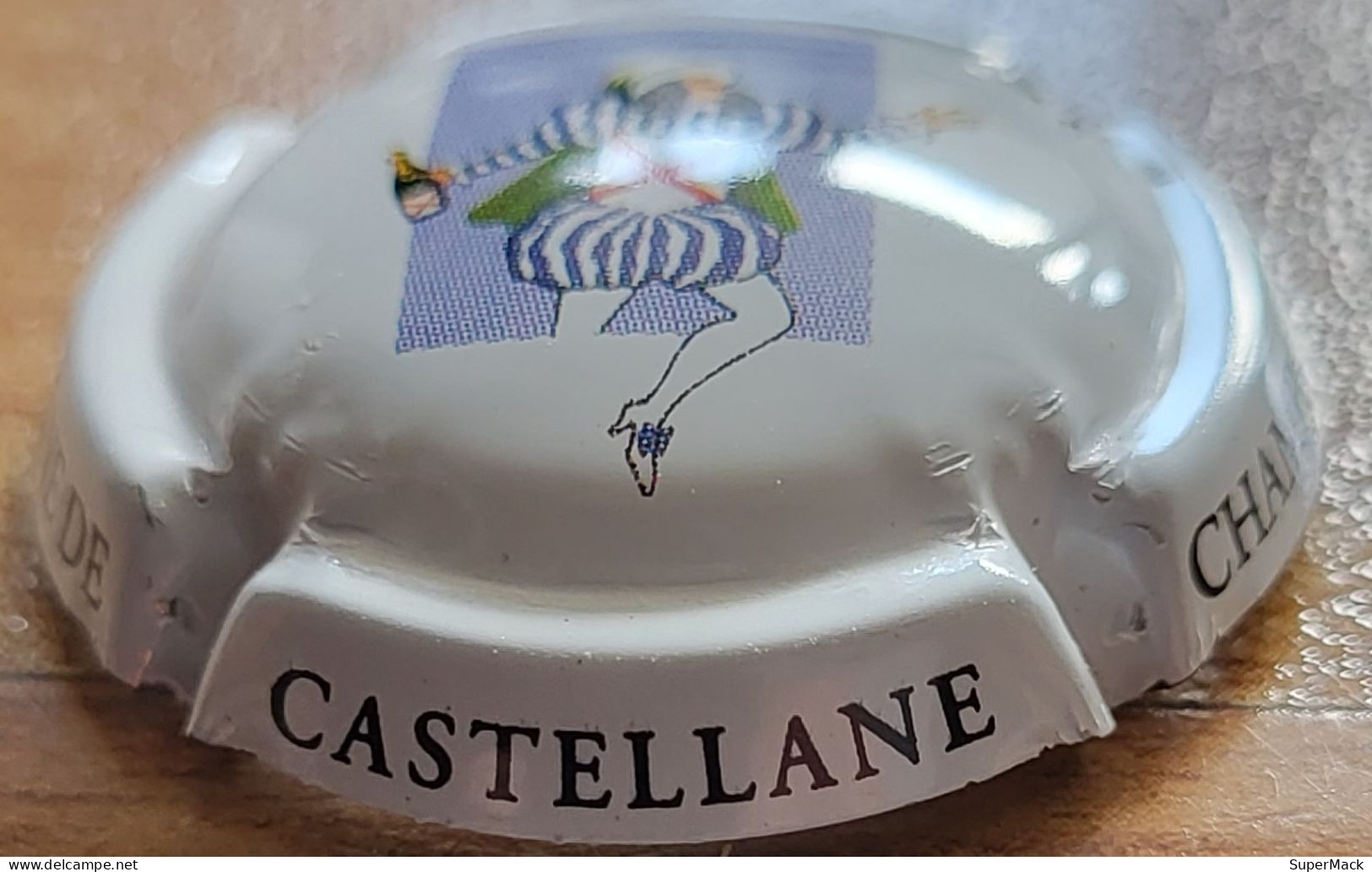 Capsule Champagne DE CASTELLANE Série Mousquetaire, Ecriture Sur Contour, Blanc, N°087i - De Castellane