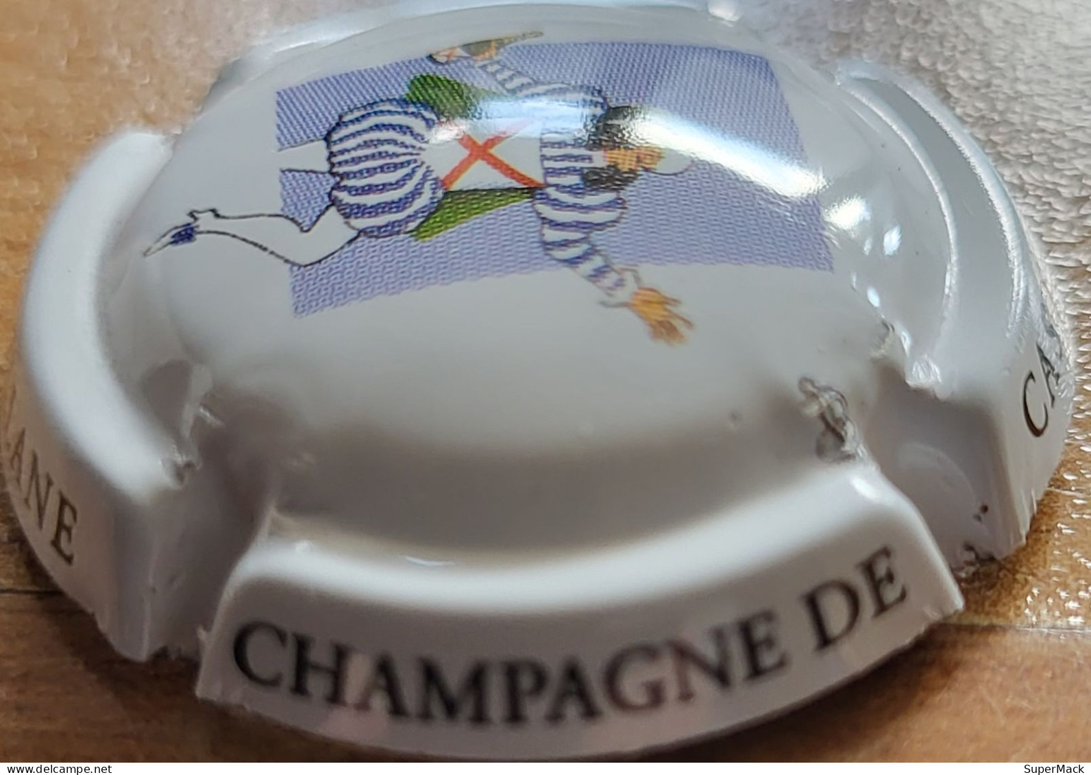 Capsule Champagne DE CASTELLANE Série Mousquetaire, Ecriture Sur Contour, Blanc, N°087i - De Castellane